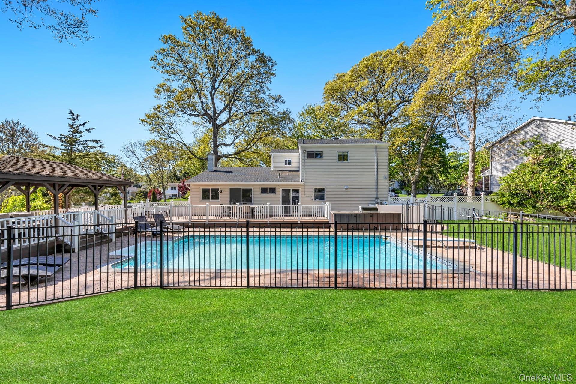 Single Family Gannet  Suffolk County, NY 11725, MLS-984465-8