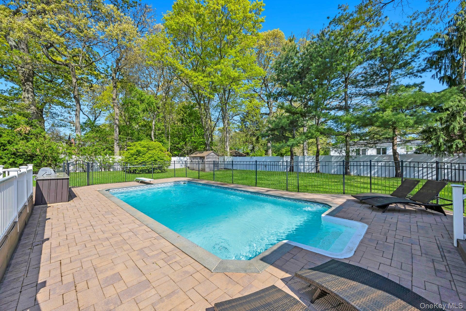 Single Family Gannet  Suffolk County, NY 11725, MLS-984465-9
