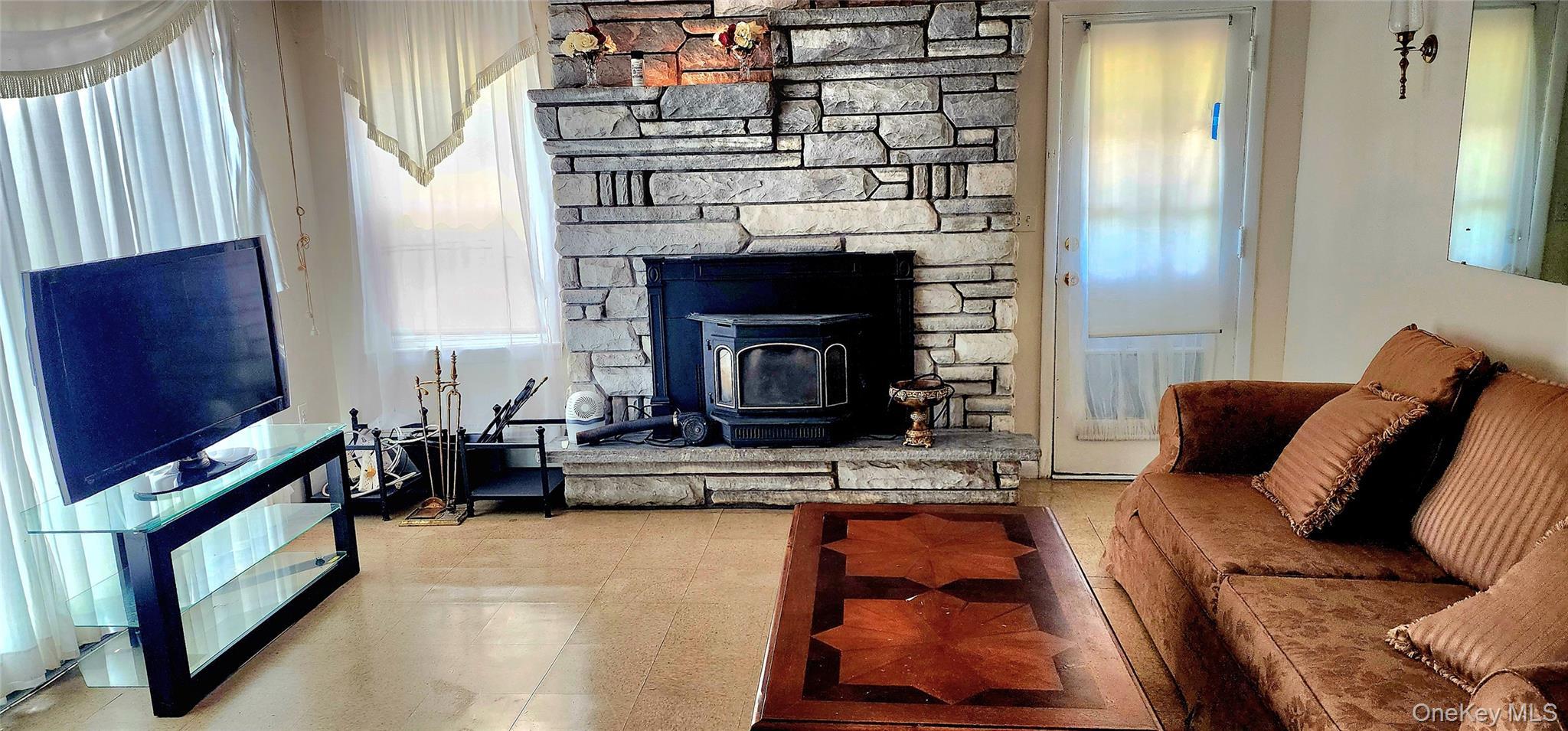 Single Family Sackett Lake  Sullivan County, NY 12701, MLS-984471-18