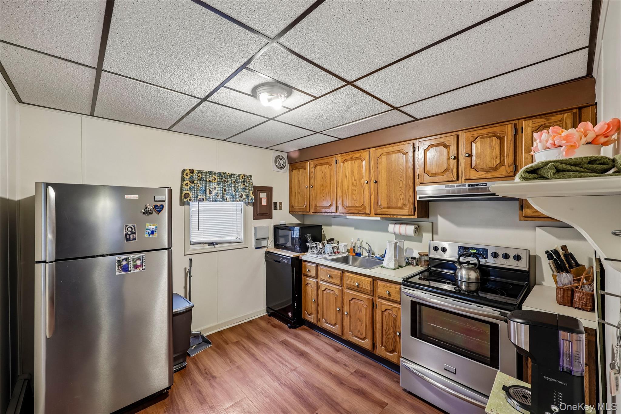 Single Family Oxford  Nassau County, NY 11577, MLS-984494-10