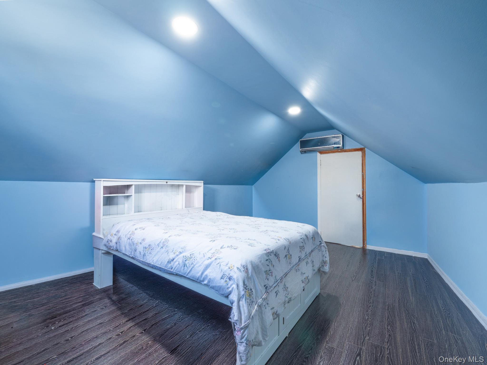 Single Family 167th  Queens, NY 11365, MLS-984500-23