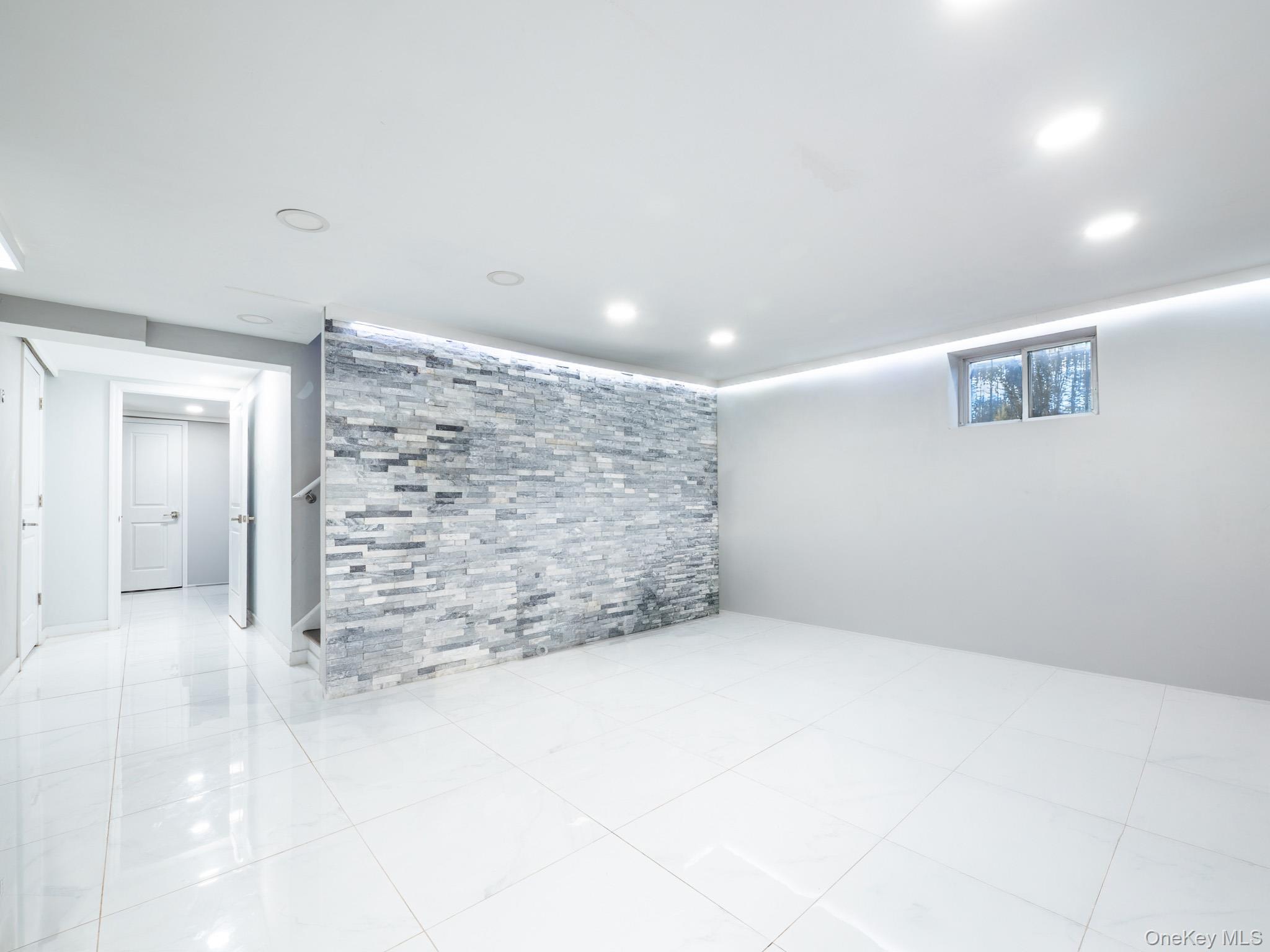 Single Family 167th  Queens, NY 11365, MLS-984500-25