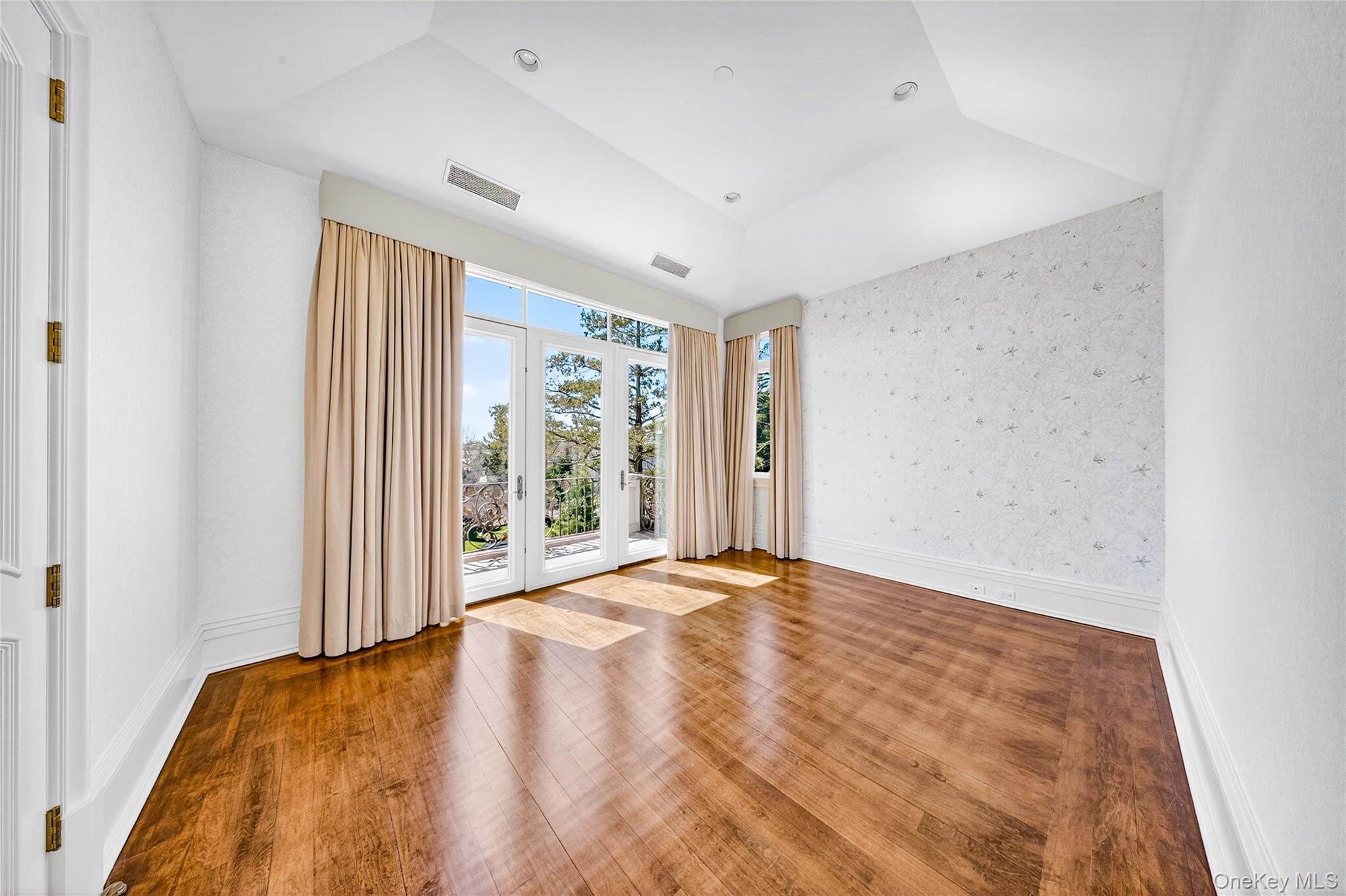 Single Family North Drive  Queens, NY 11357, MLS-984505-18