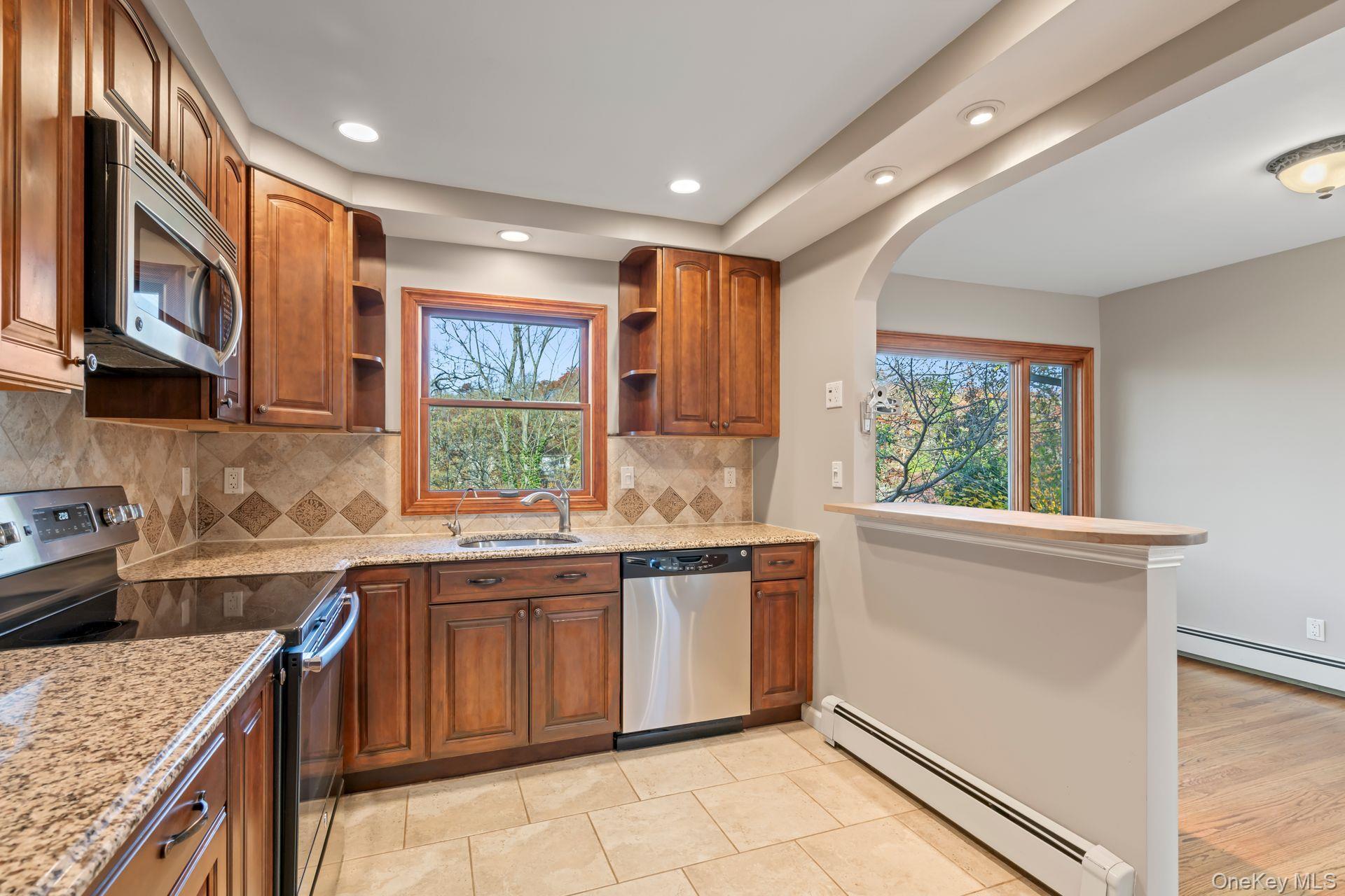 Single Family Potter  Suffolk County, NY 11743, MLS-984540-11