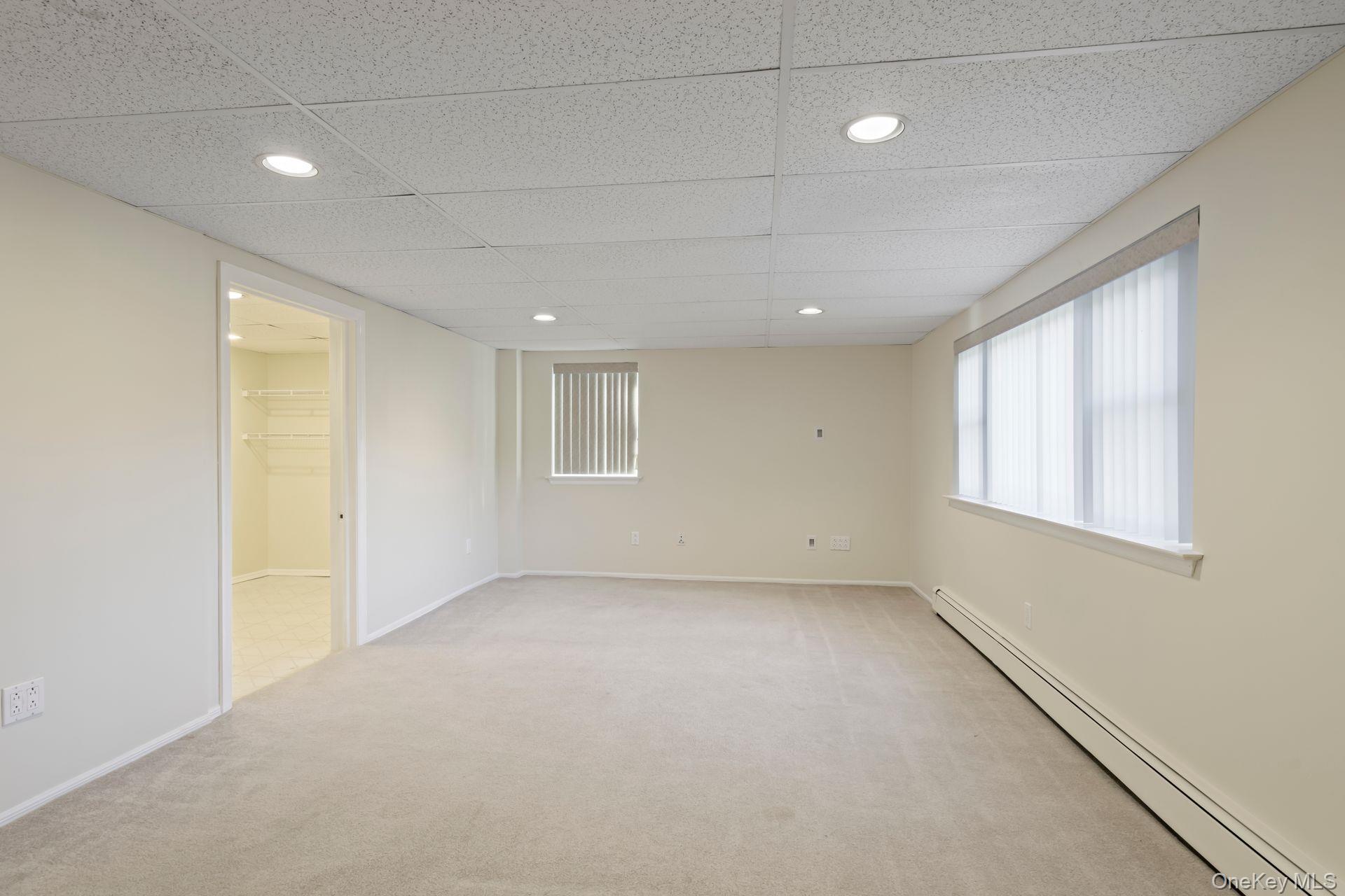 Single Family Potter  Suffolk County, NY 11743, MLS-984540-27
