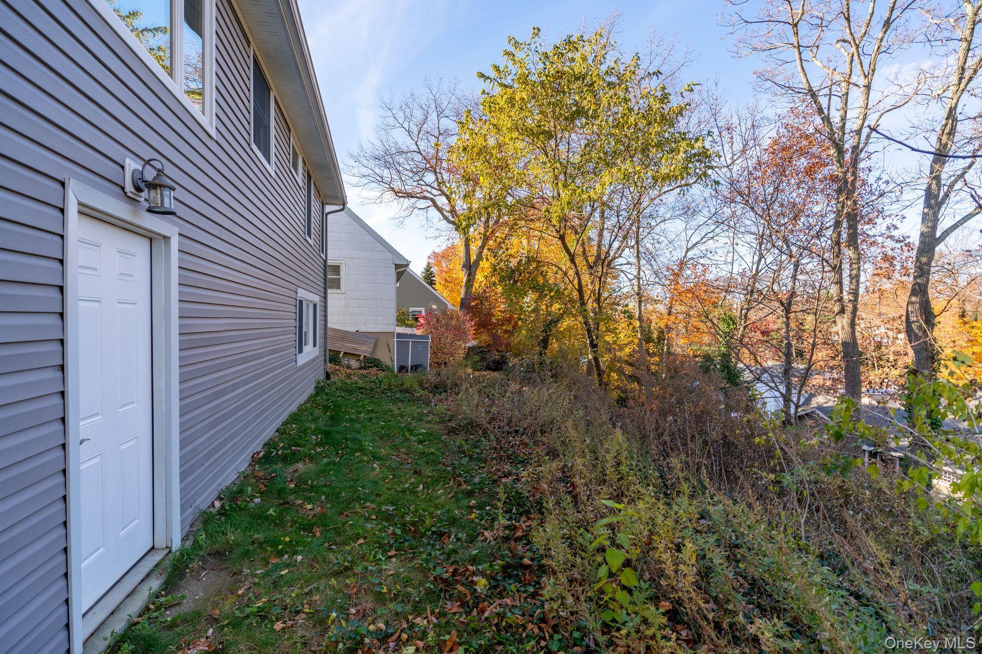 Single Family Potter  Suffolk County, NY 11743, MLS-984540-30