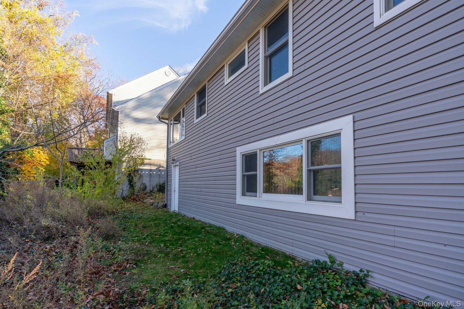 Single Family Potter  Suffolk County, NY 11743, MLS-984540-31
