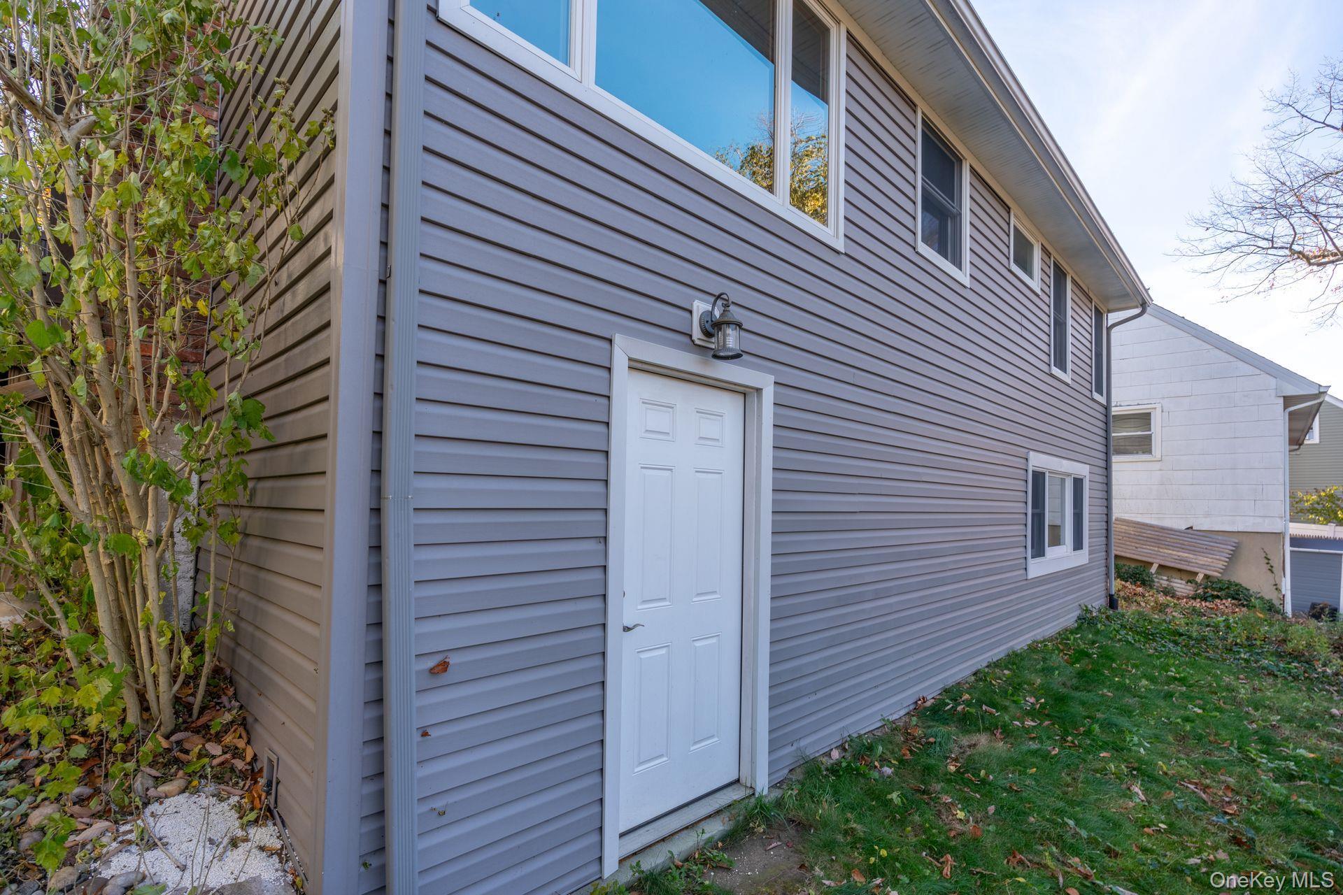 Single Family Potter  Suffolk County, NY 11743, MLS-984540-32