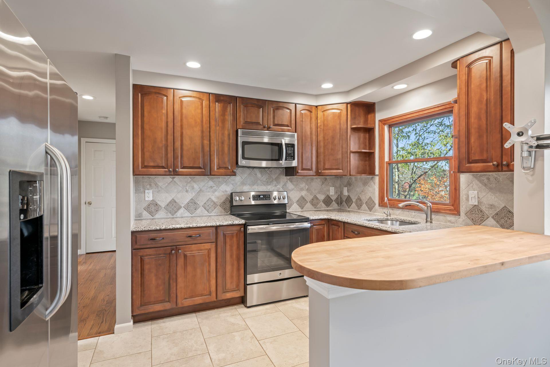 Single Family Potter  Suffolk County, NY 11743, MLS-984540-8