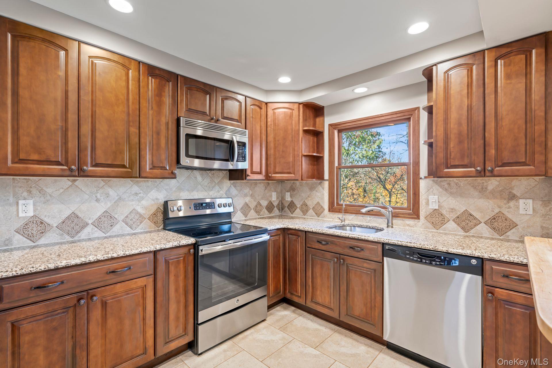 Single Family Potter  Suffolk County, NY 11743, MLS-984540-9