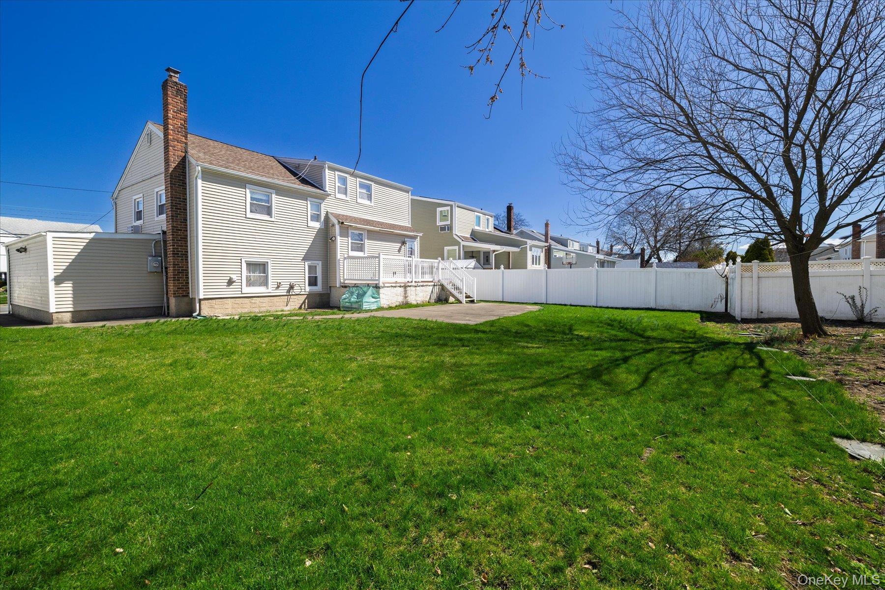 Single Family Thompson  Nassau County, NY 11572, MLS-984591-23