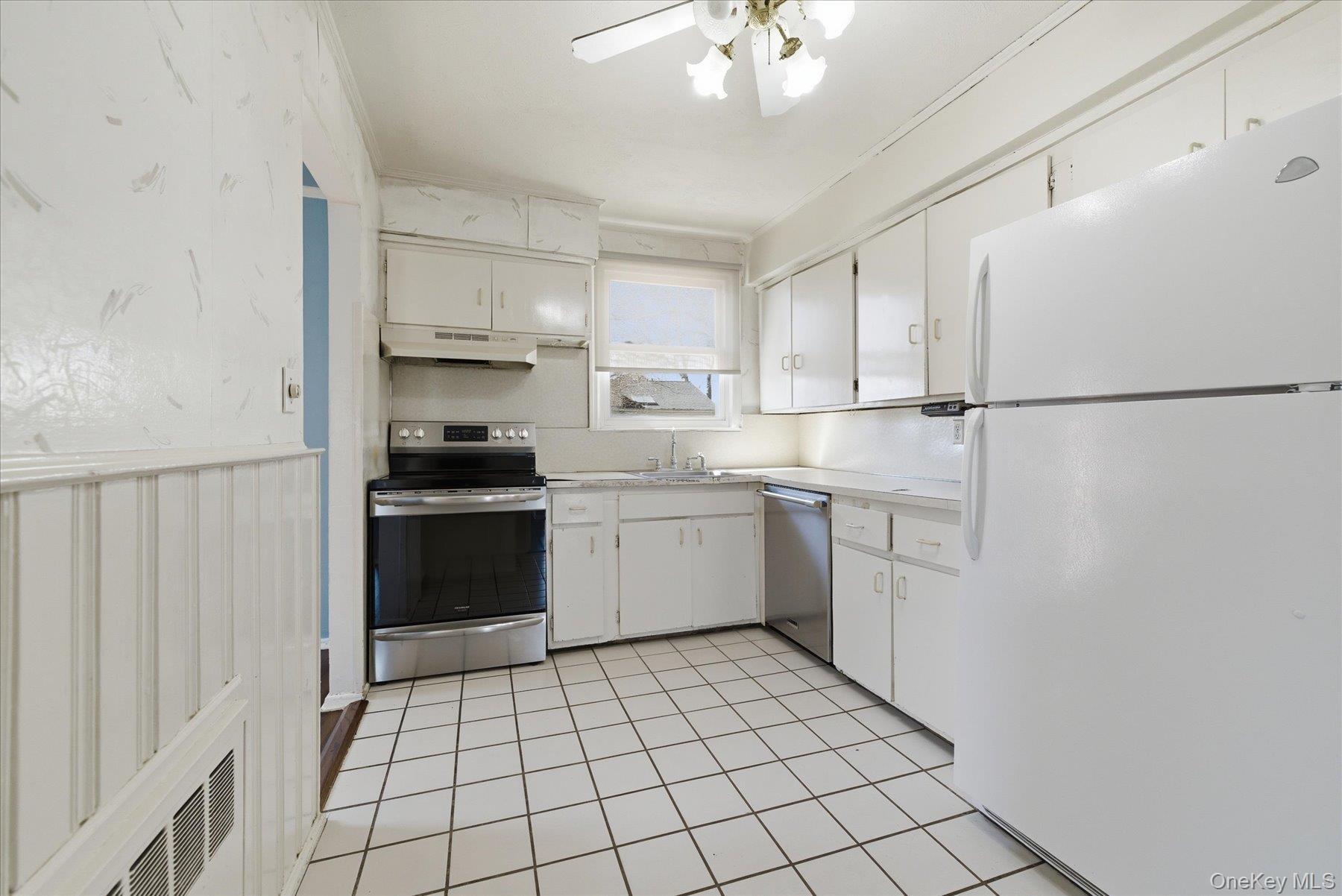 Single Family Thompson  Nassau County, NY 11572, MLS-984591-9