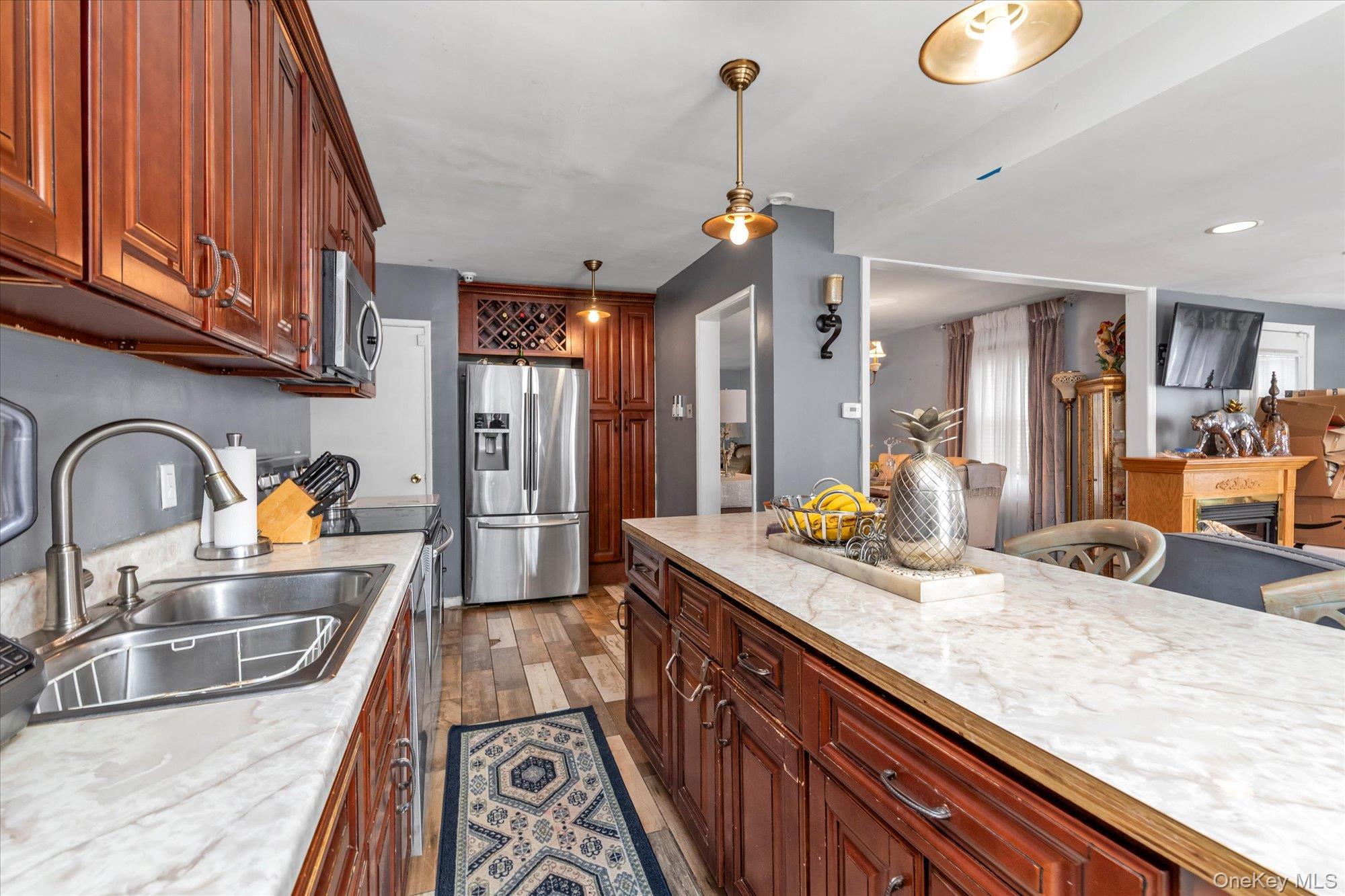 Single Family Willowbrook  Nassau County, NY 11520, MLS-984602-13