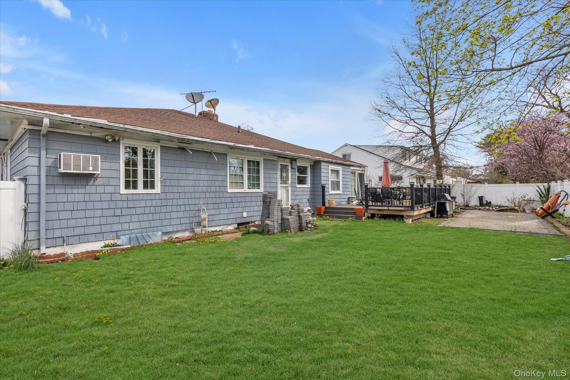 Single Family Willowbrook  Nassau County, NY 11520, MLS-984602-17