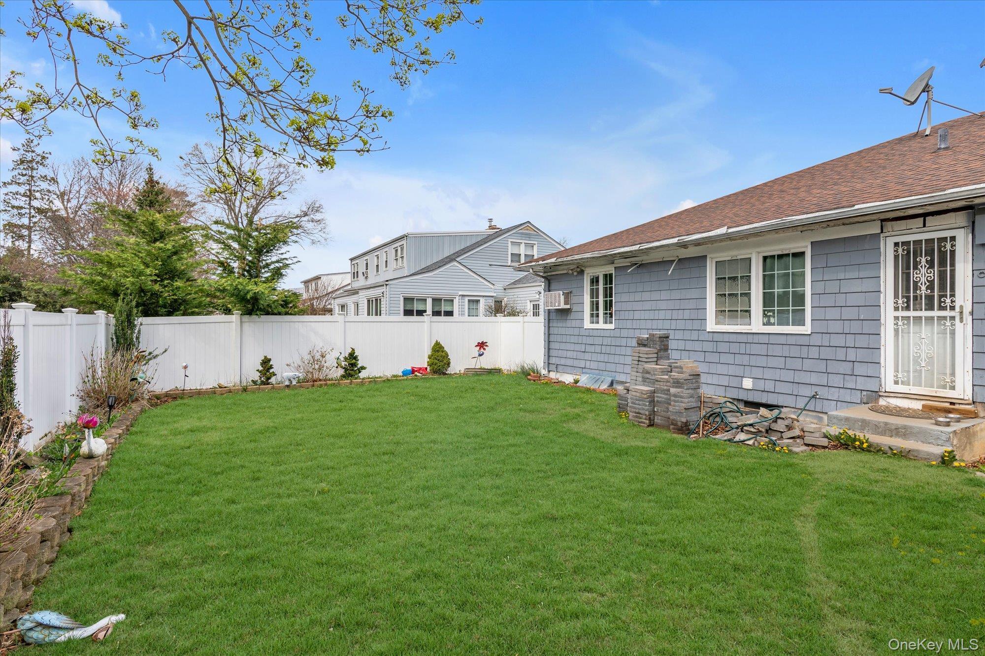 Single Family Willowbrook  Nassau County, NY 11520, MLS-984602-18