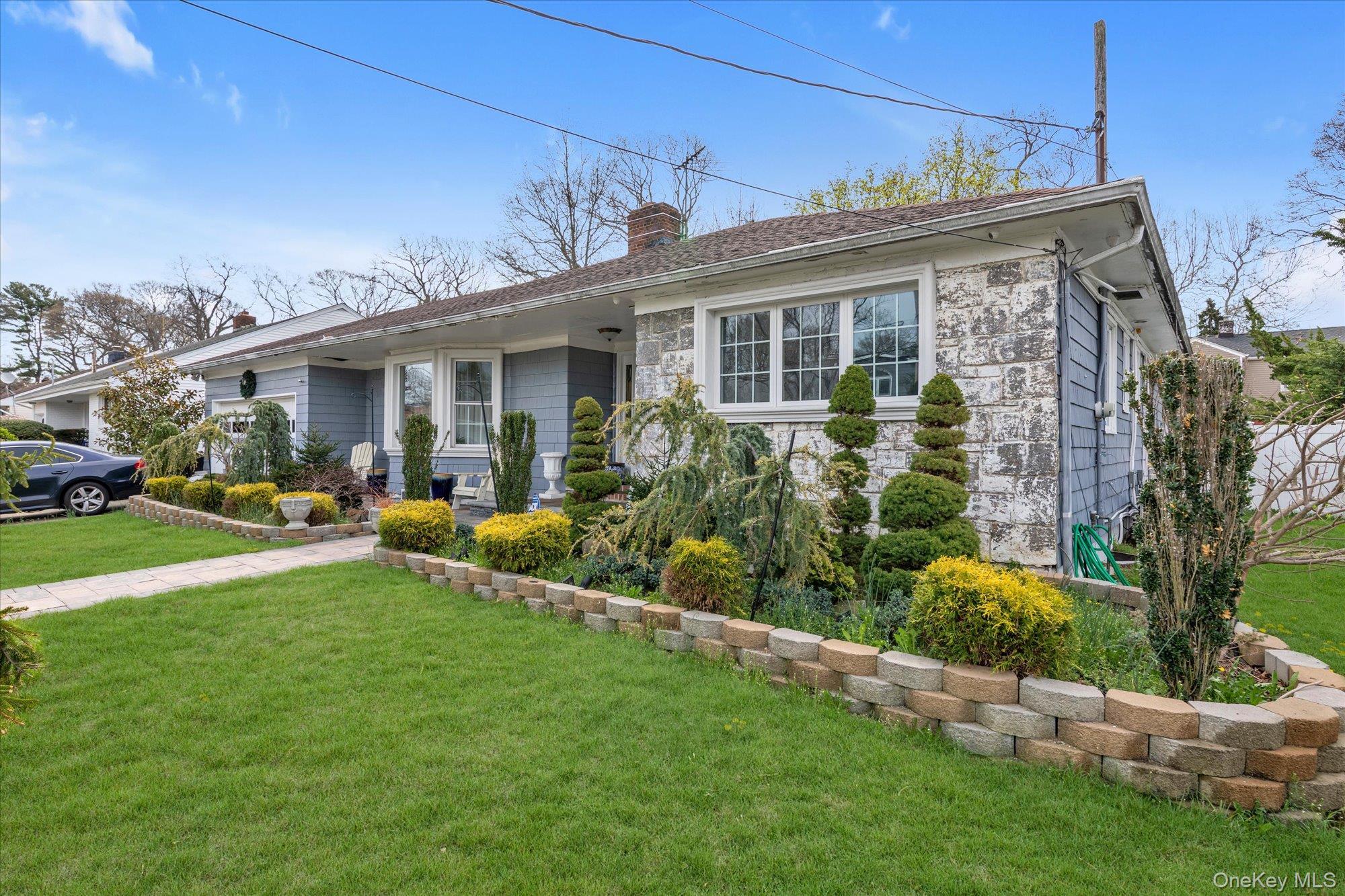 Single Family Willowbrook  Nassau County, NY 11520, MLS-984602-19