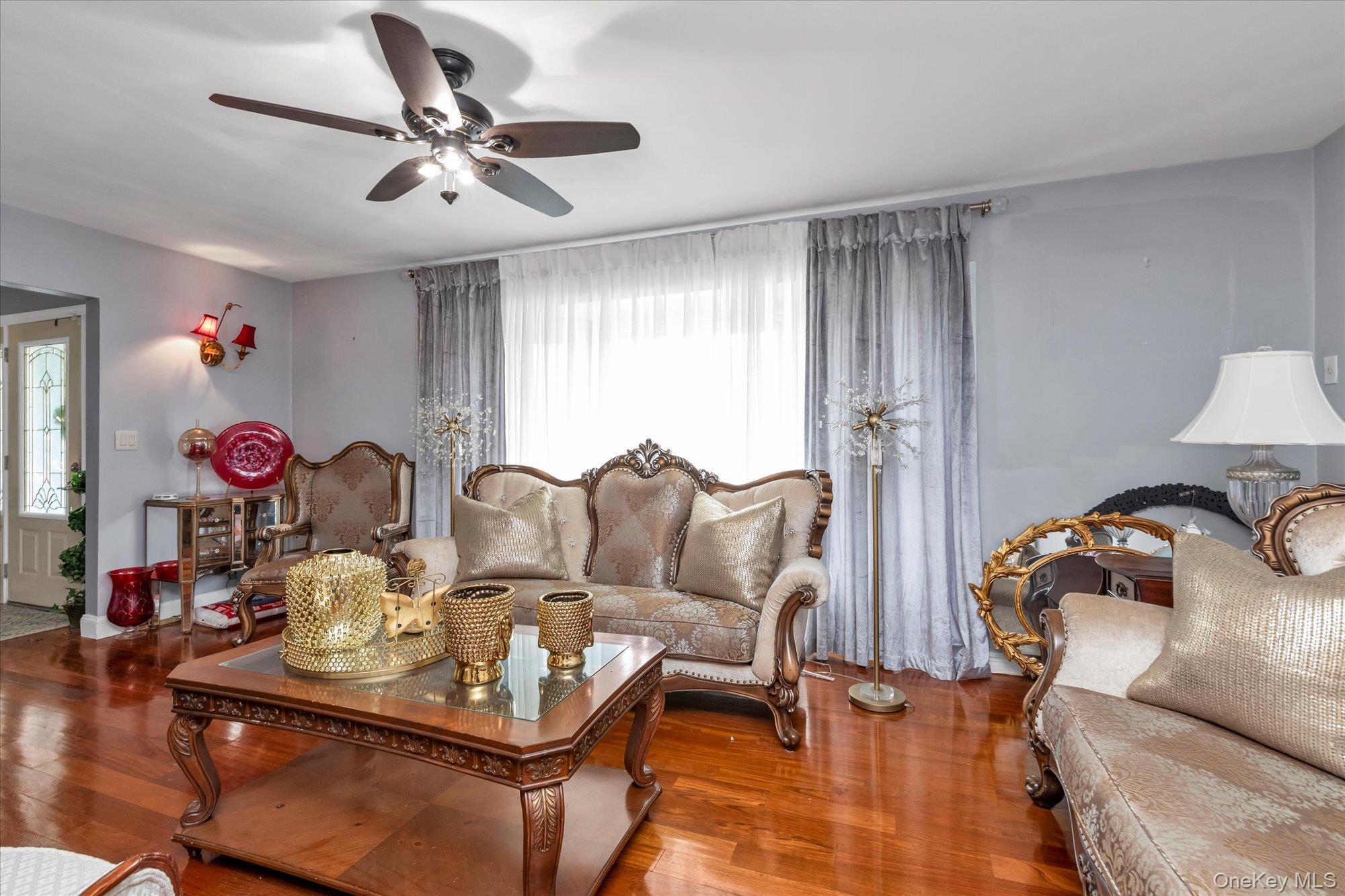 Single Family Willowbrook  Nassau County, NY 11520, MLS-984602-2