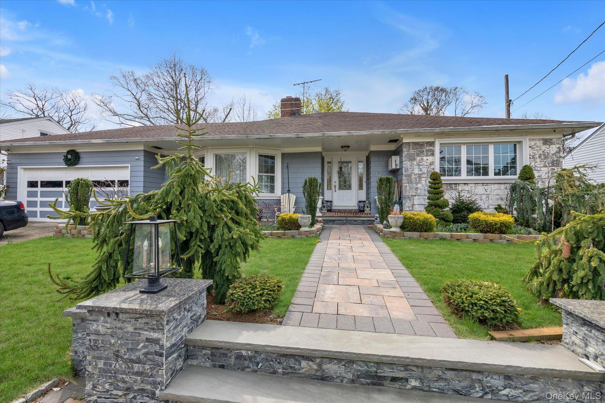 Single Family Willowbrook  Nassau County, NY 11520, MLS-984602-21