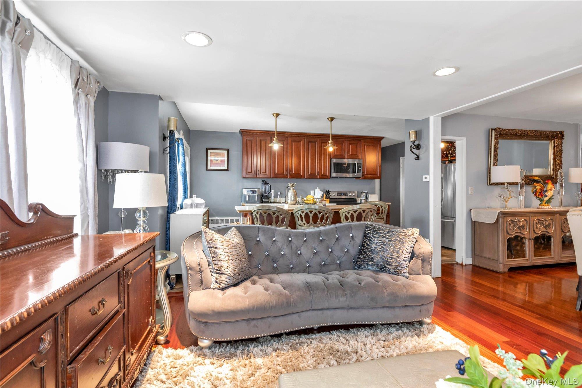 Single Family Willowbrook  Nassau County, NY 11520, MLS-984602-3