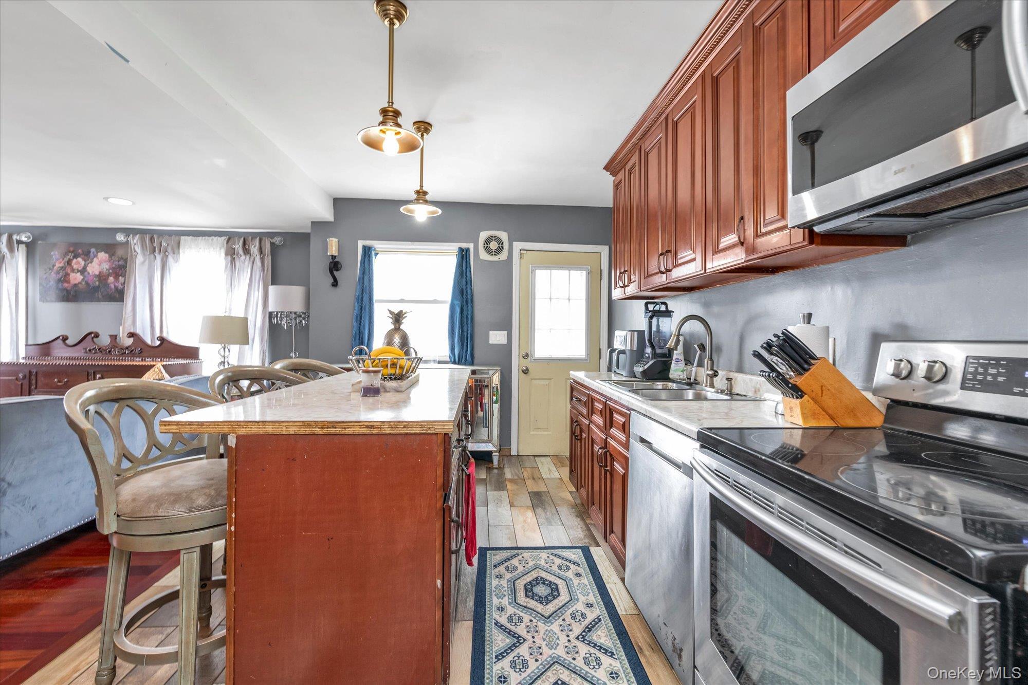 Single Family Willowbrook  Nassau County, NY 11520, MLS-984602-4