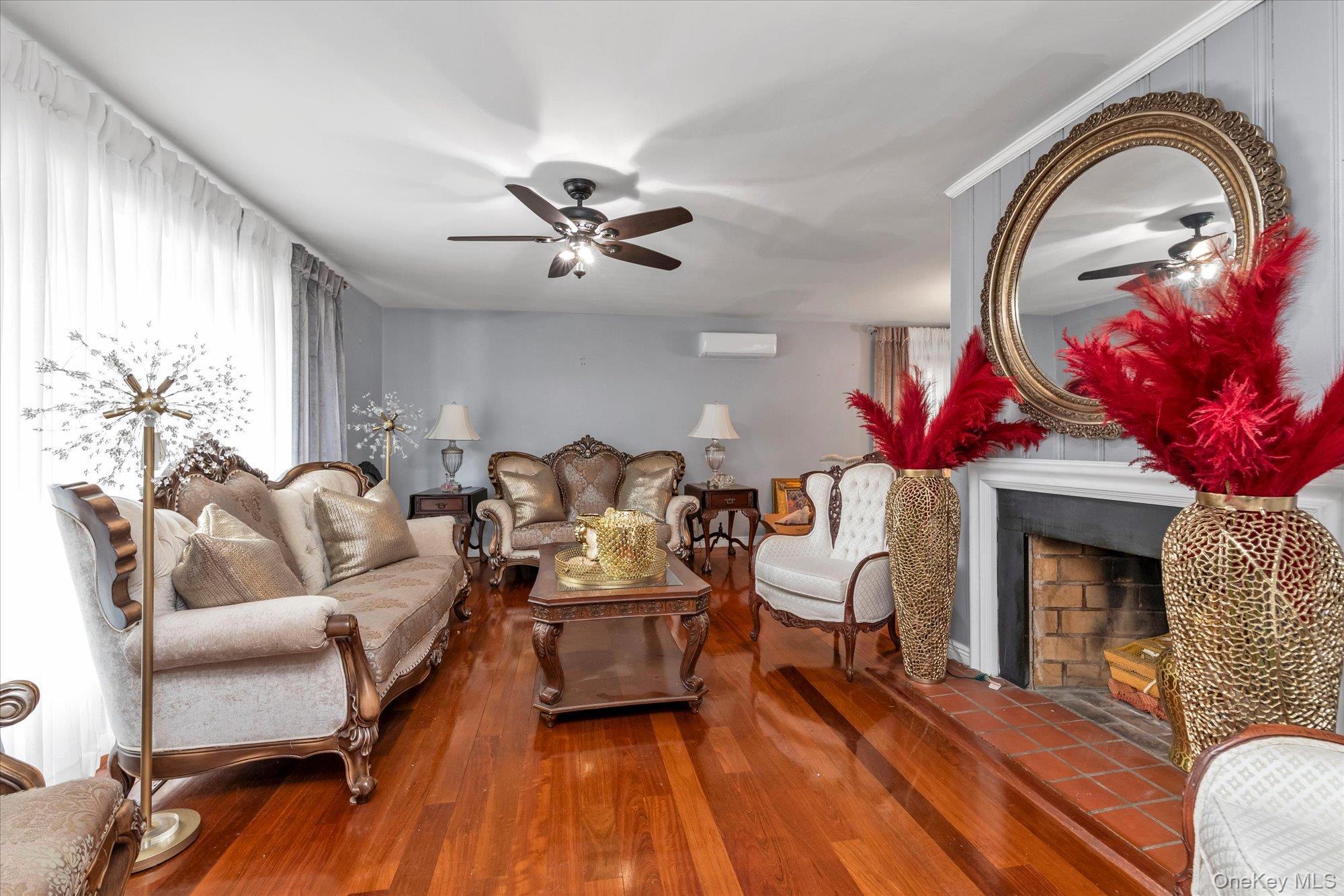 Single Family Willowbrook  Nassau County, NY 11520, MLS-984602-8