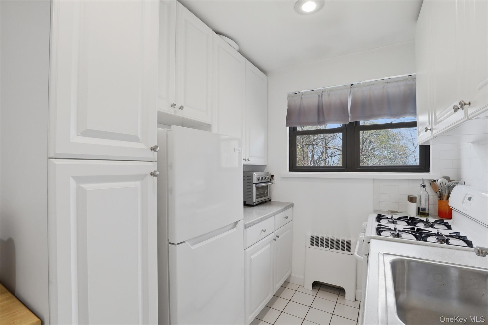 Coop Martling Avenue  Westchester County, NY 10591, MLS-984616-8