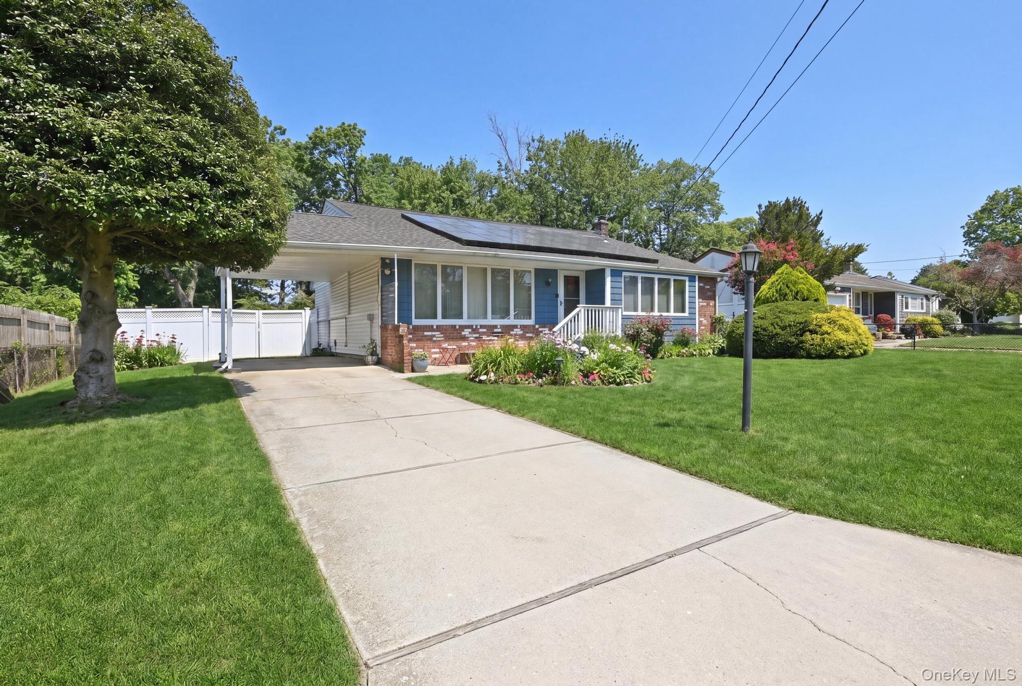 Single Family Glenwood  Suffolk County, NY 11743, MLS-984671-2