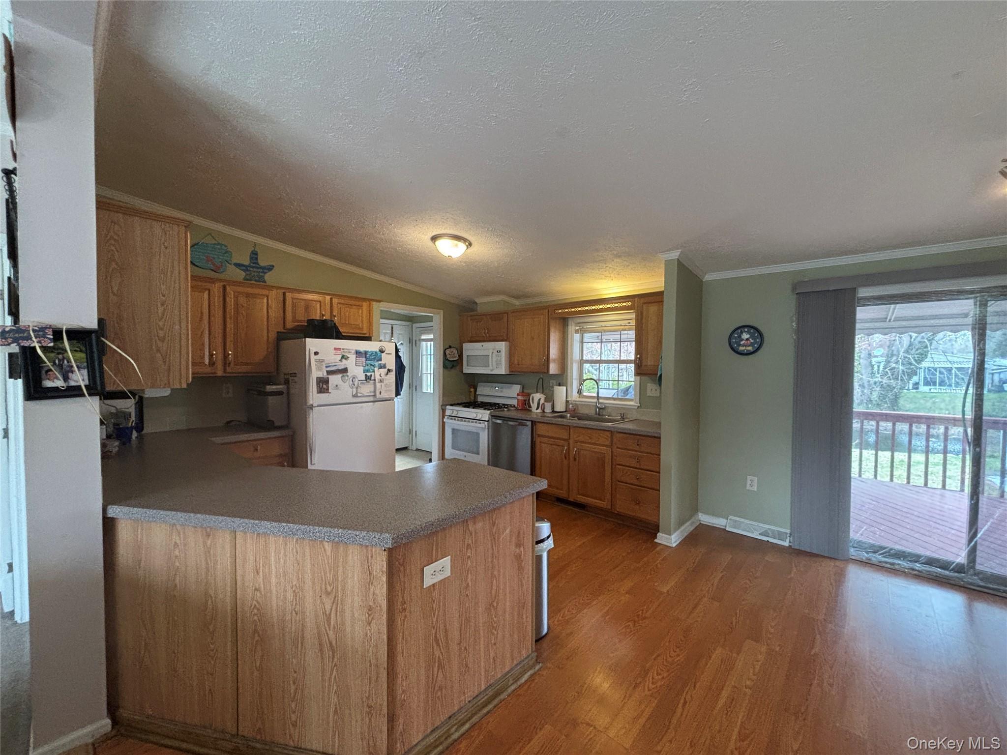 Single Family Old Country Suffolk County, NY 11901, MLS-984696-10