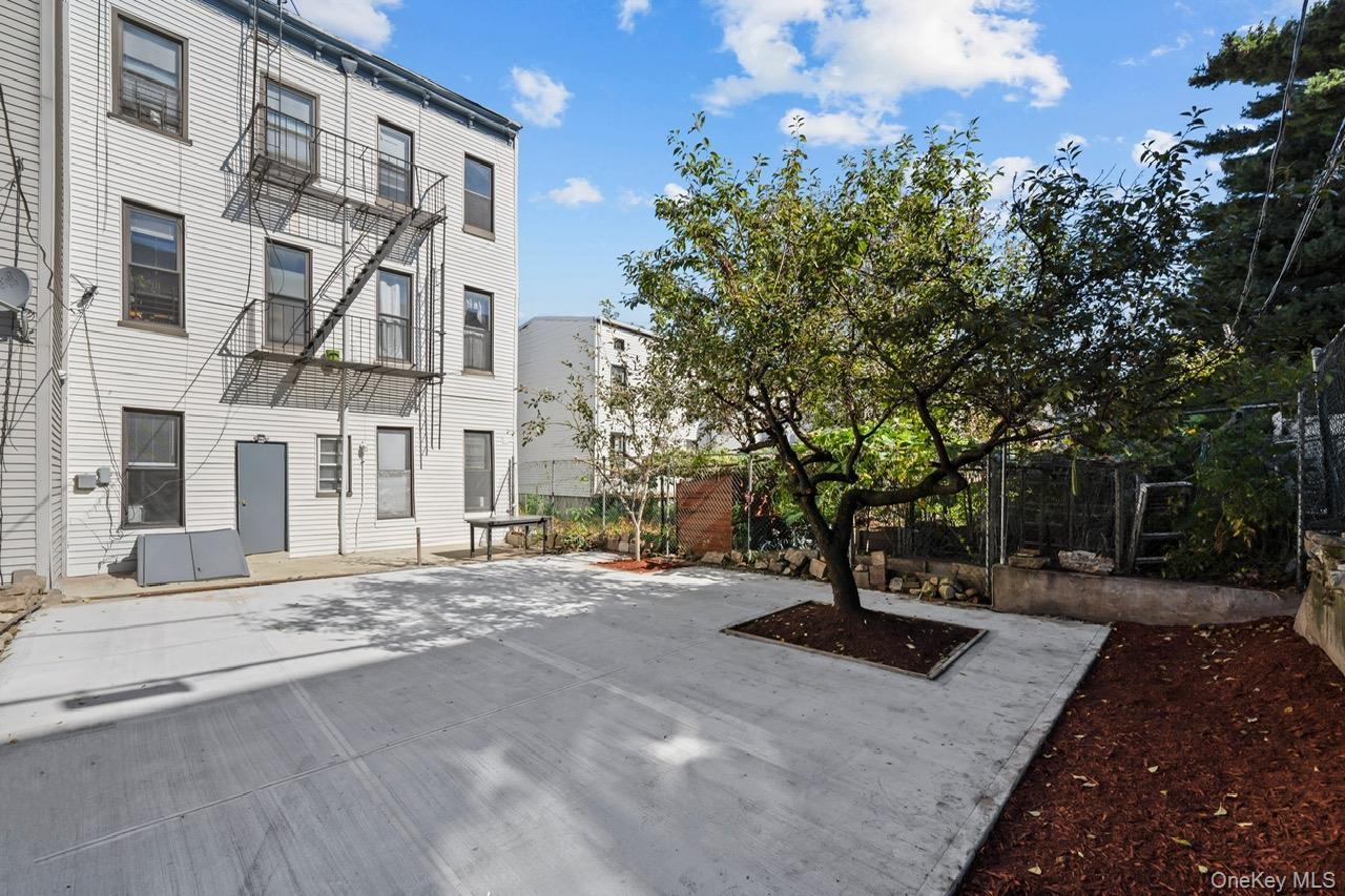 Single Family St Brooklyn, NY 11233, MLS-984717-12