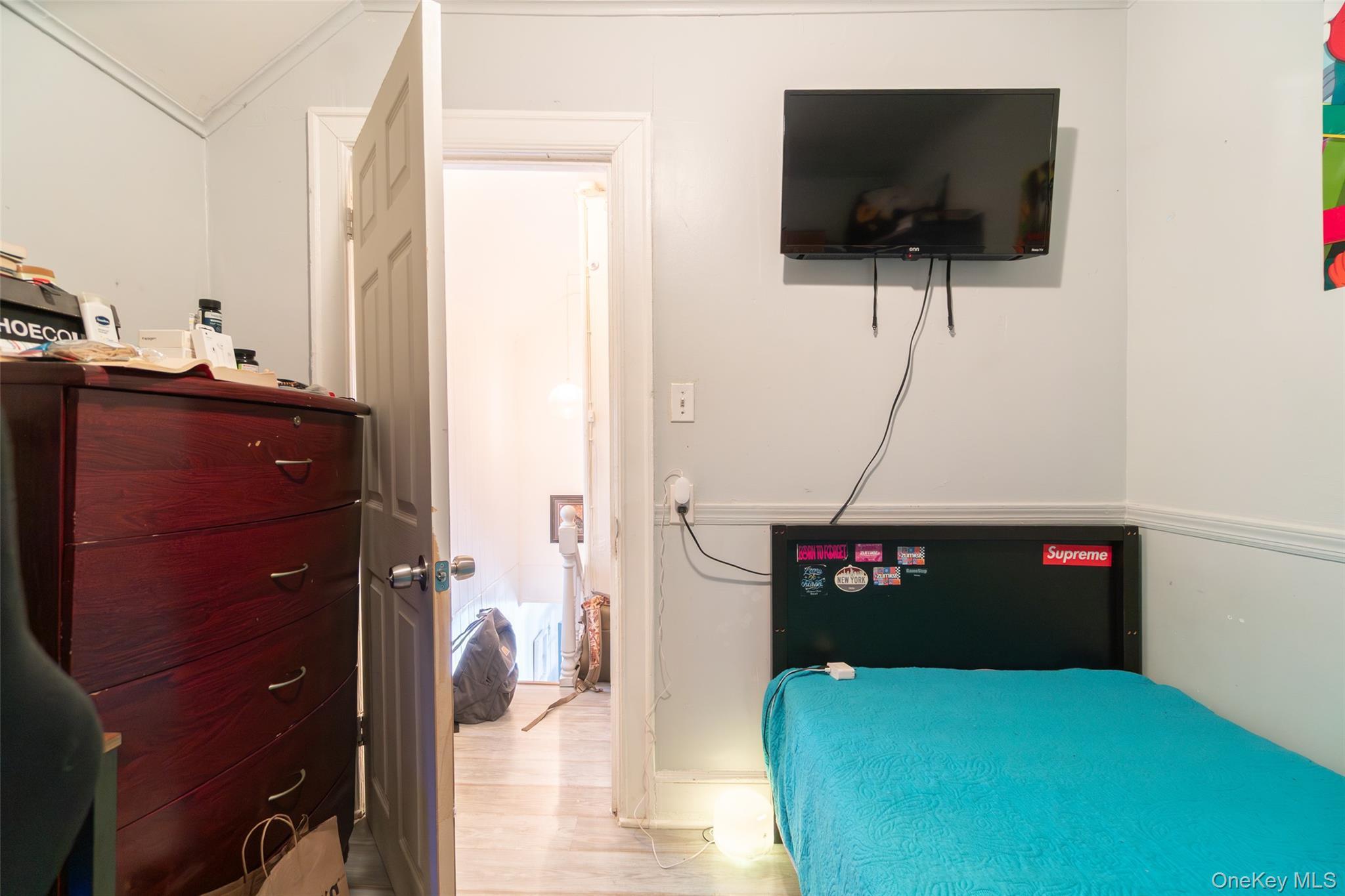 Single Family Linden  Nassau County, NY 11550, MLS-984746-22