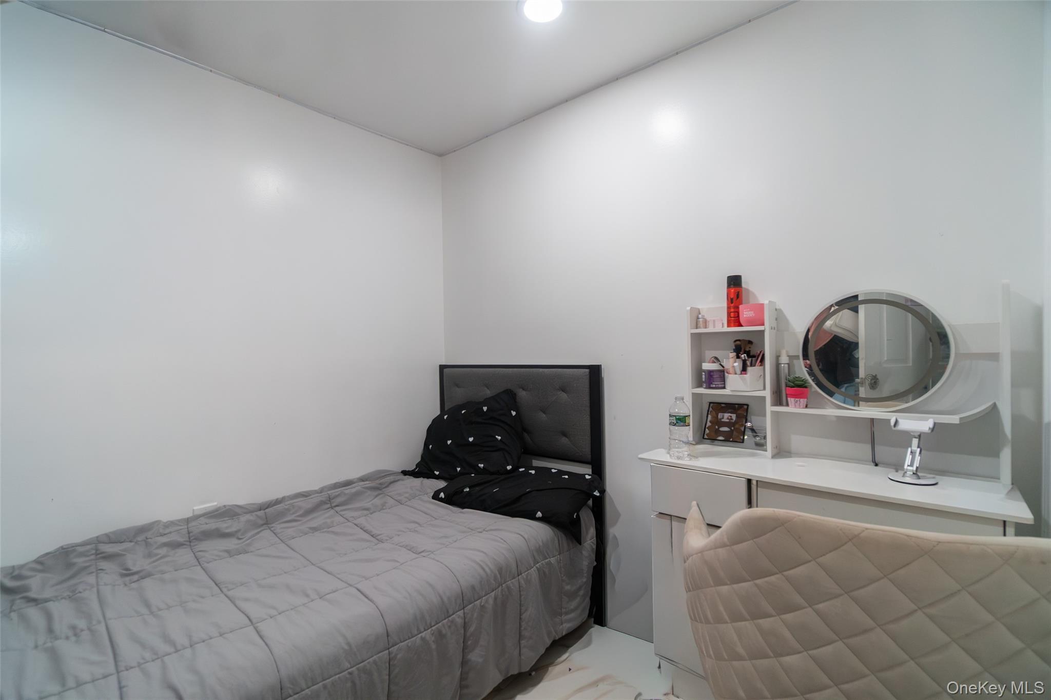 Single Family Linden  Nassau County, NY 11550, MLS-984746-27