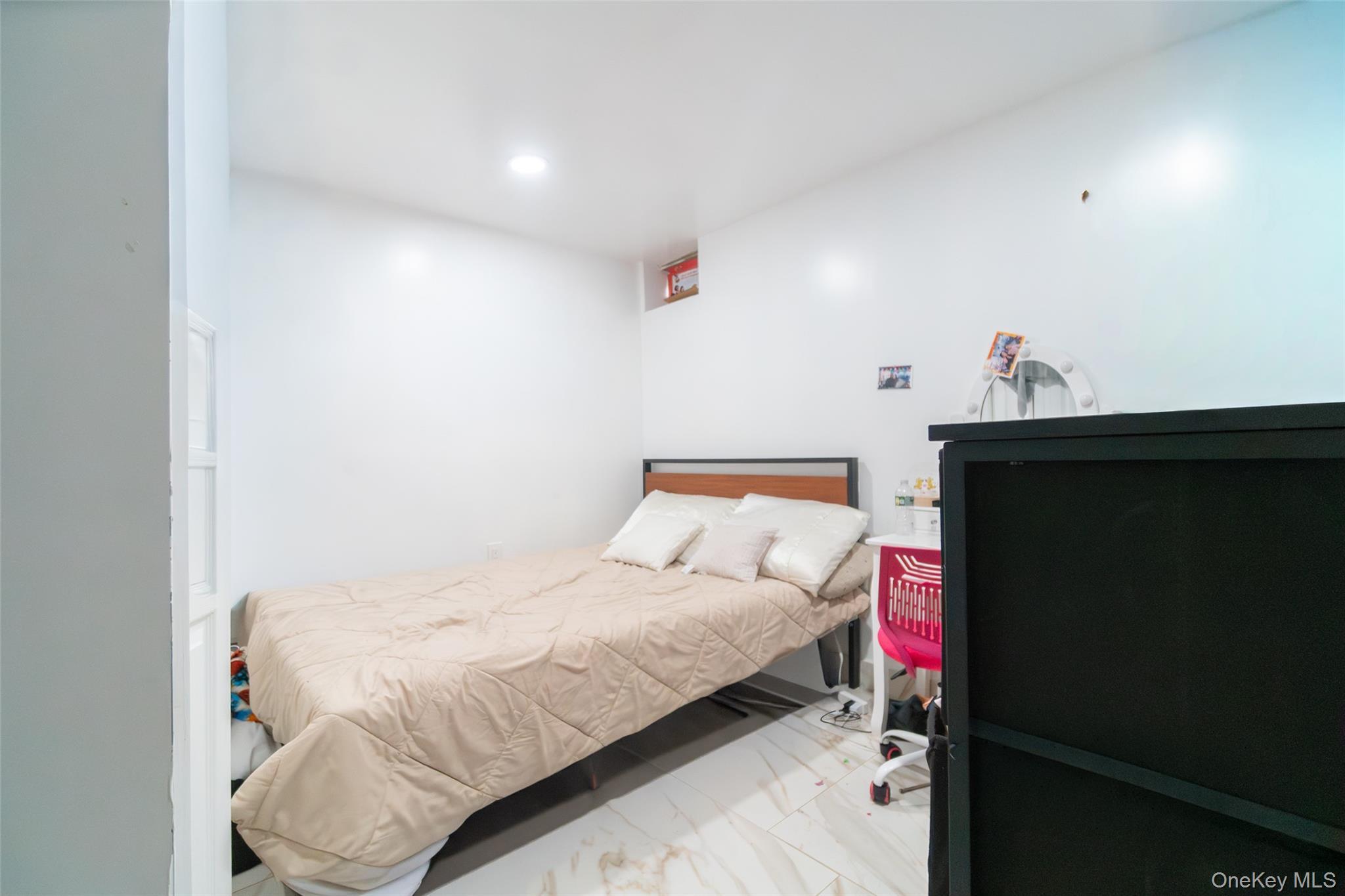 Single Family Linden  Nassau County, NY 11550, MLS-984746-29