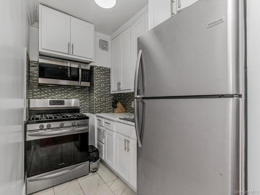 Coop Broadway  Bronx, NY 10471, MLS-984795-2