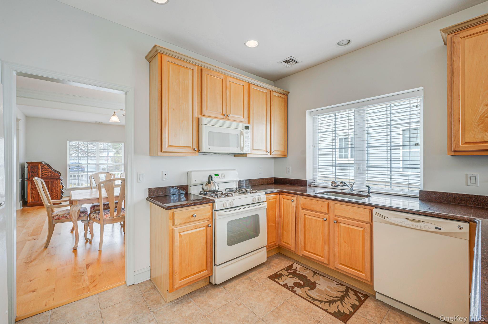 Single Family Oakhurst  Suffolk County, NY 11766, MLS-984832-12