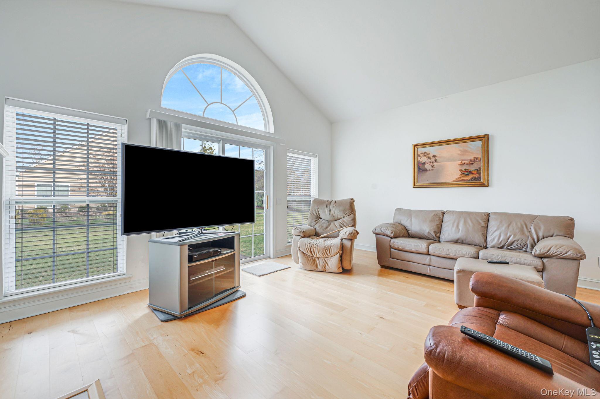 Single Family Oakhurst  Suffolk County, NY 11766, MLS-984832-19