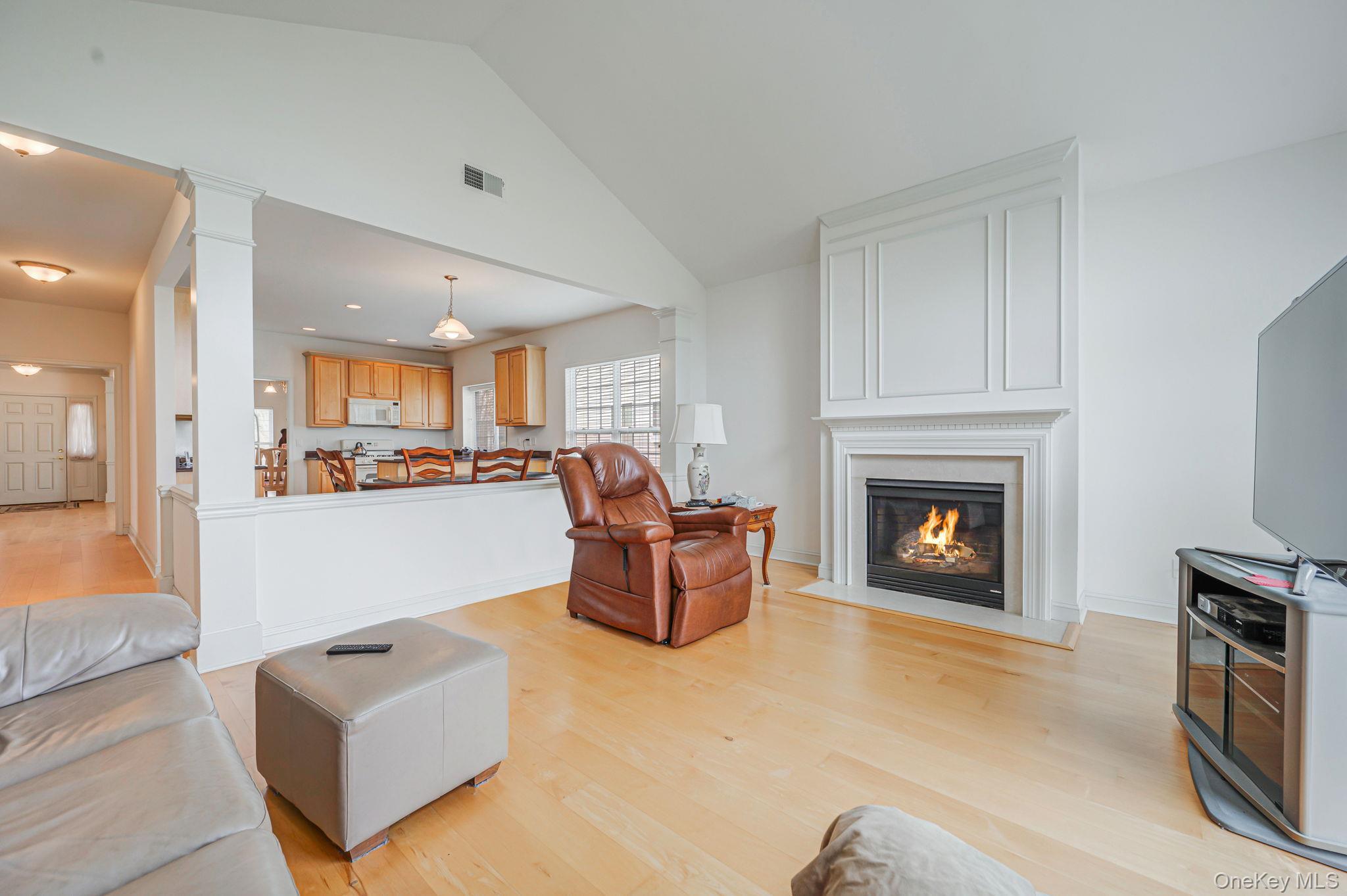 Single Family Oakhurst  Suffolk County, NY 11766, MLS-984832-21