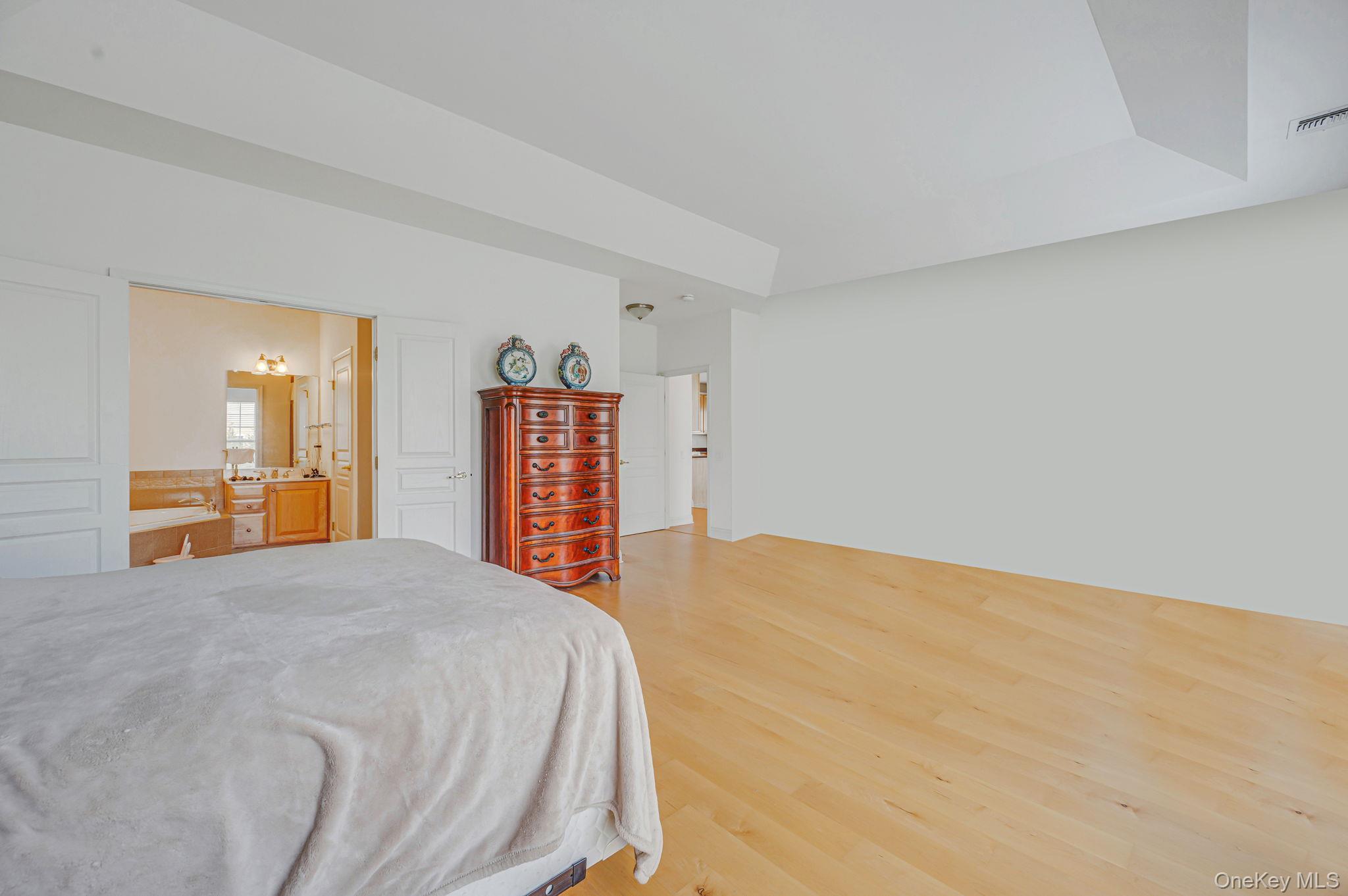 Single Family Oakhurst  Suffolk County, NY 11766, MLS-984832-24