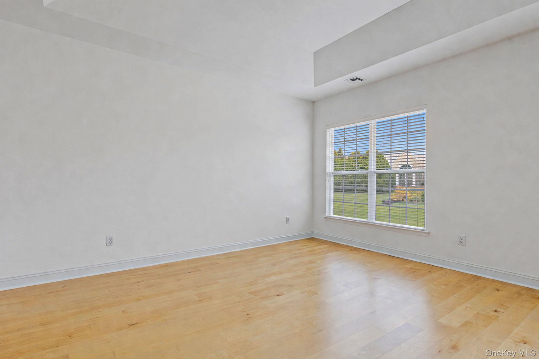 Single Family Oakhurst  Suffolk County, NY 11766, MLS-984832-25