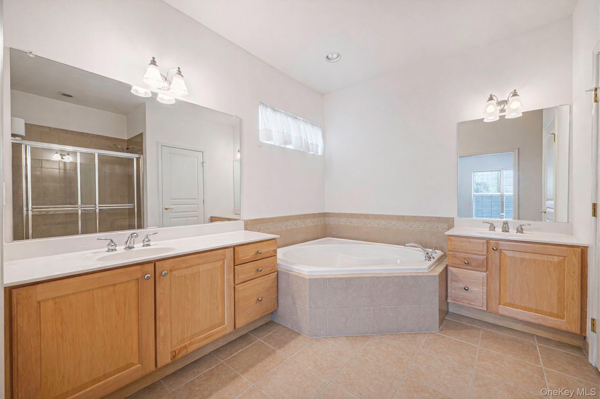 Single Family Oakhurst  Suffolk County, NY 11766, MLS-984832-26