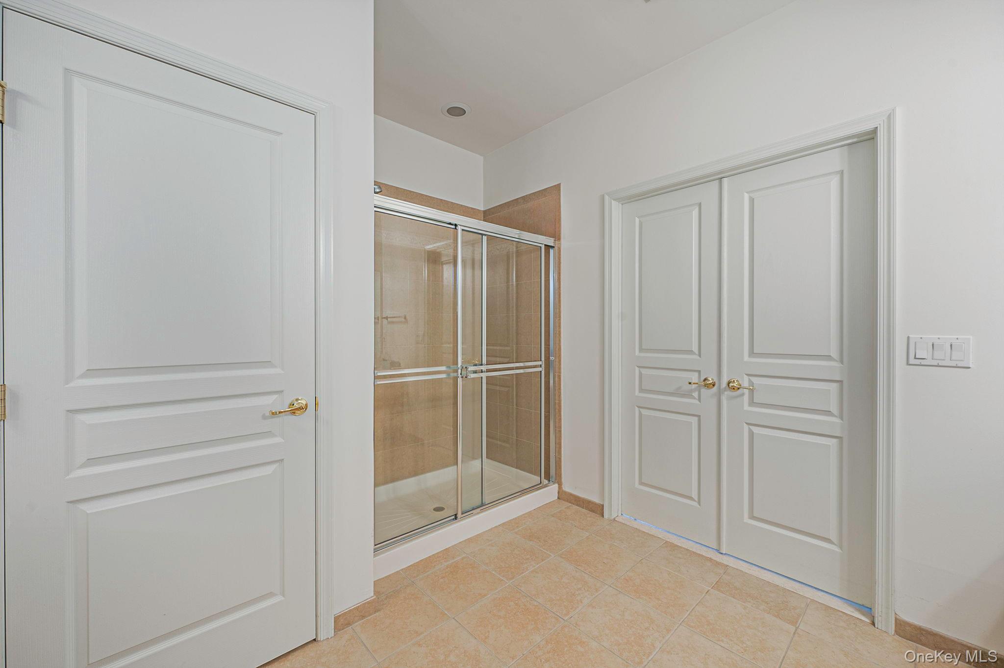 Single Family Oakhurst  Suffolk County, NY 11766, MLS-984832-27