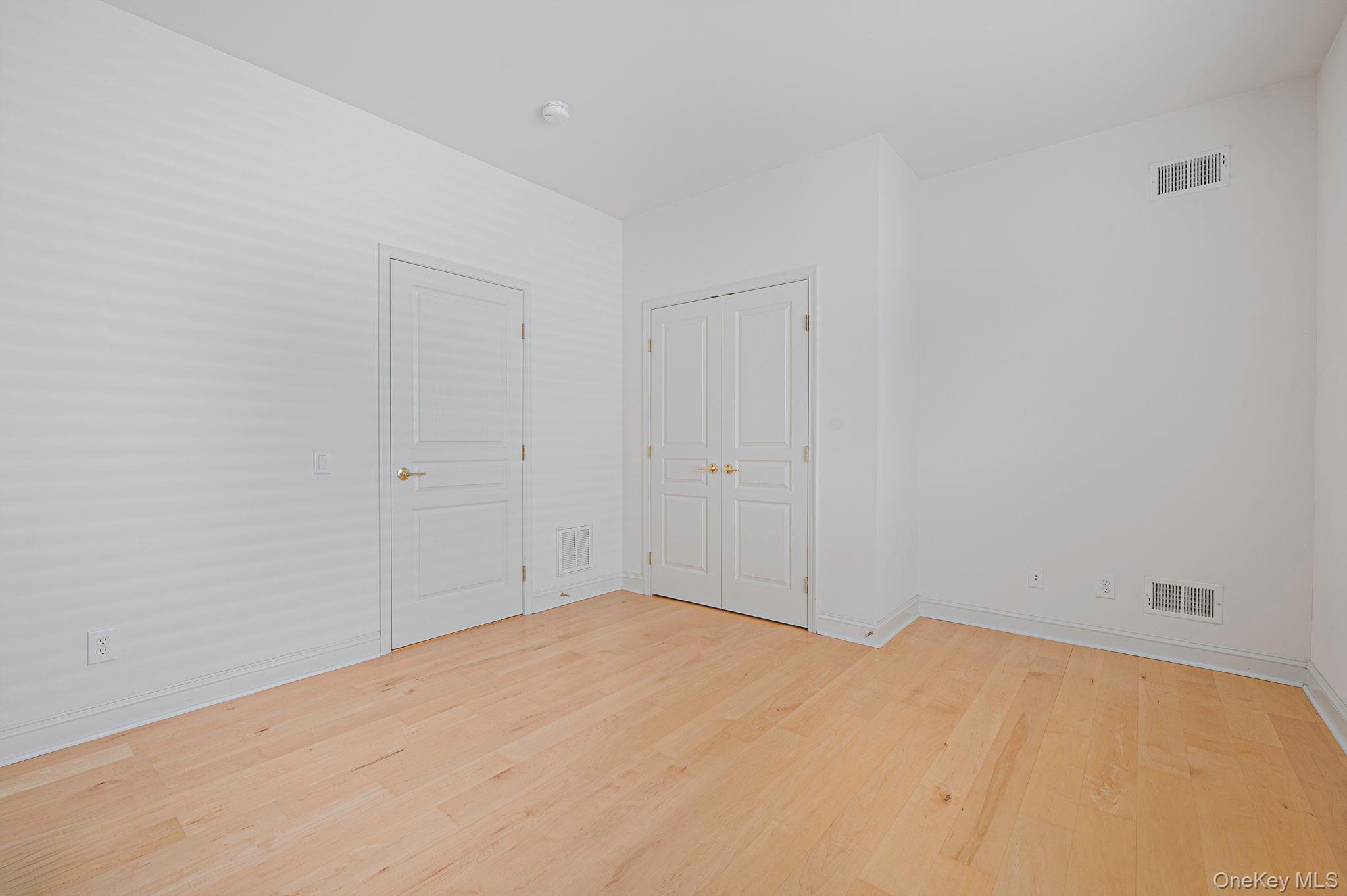 Single Family Oakhurst  Suffolk County, NY 11766, MLS-984832-31