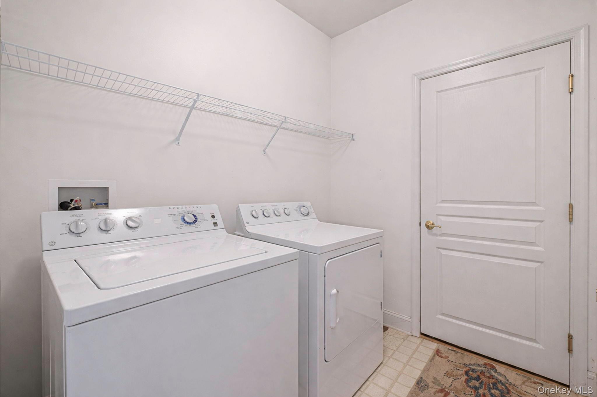 Single Family Oakhurst  Suffolk County, NY 11766, MLS-984832-33