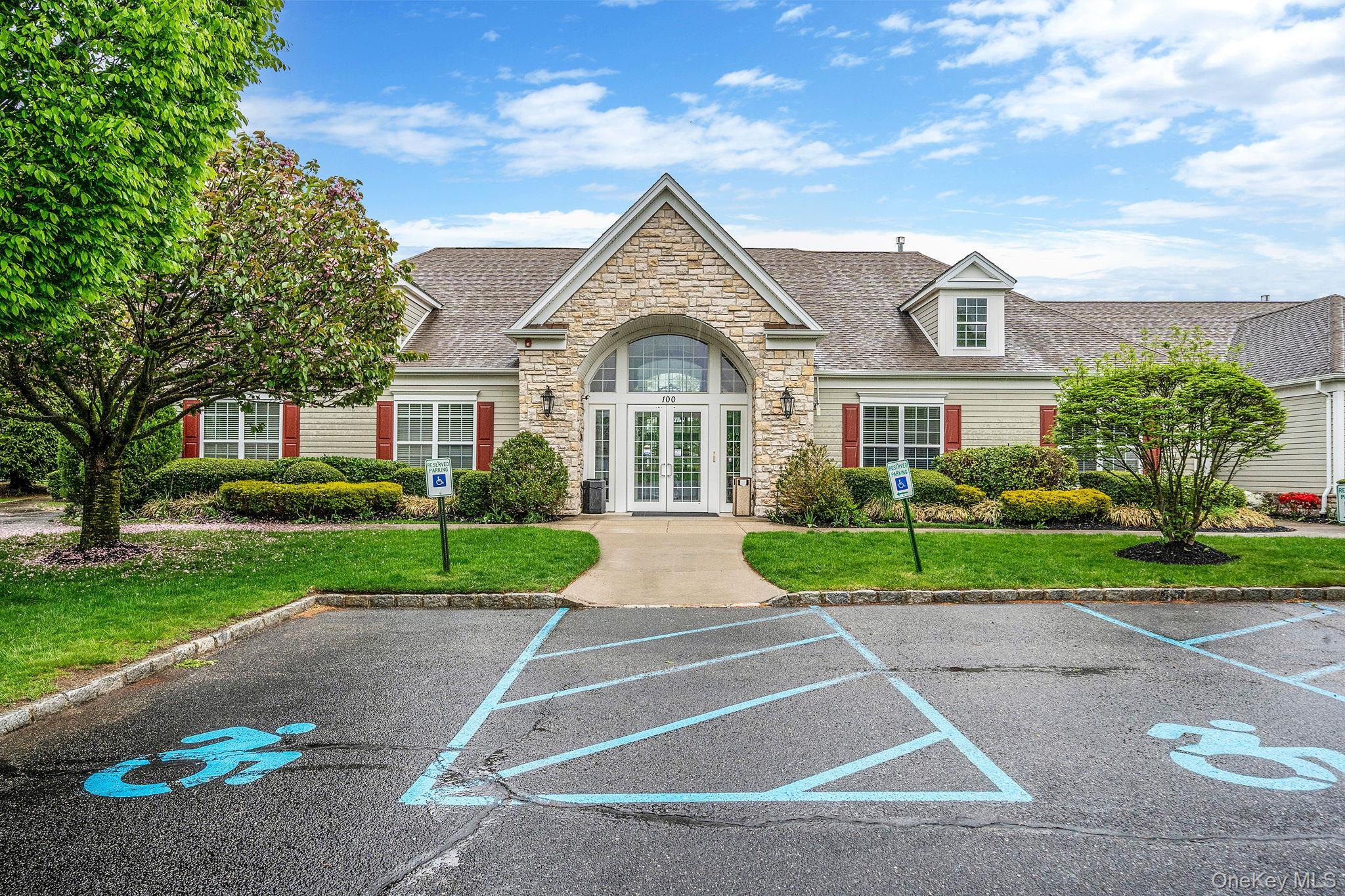 Single Family Oakhurst  Suffolk County, NY 11766, MLS-984832-36