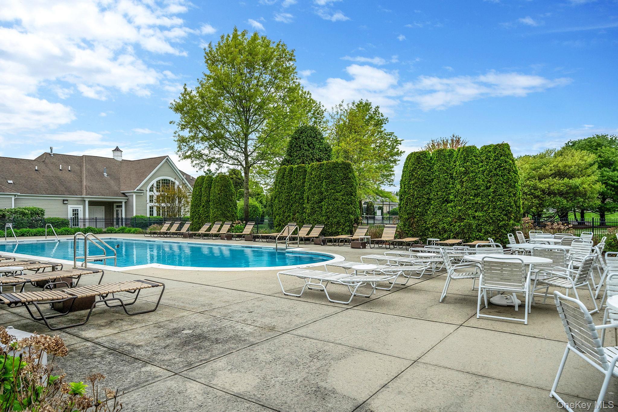 Single Family Oakhurst  Suffolk County, NY 11766, MLS-984832-38