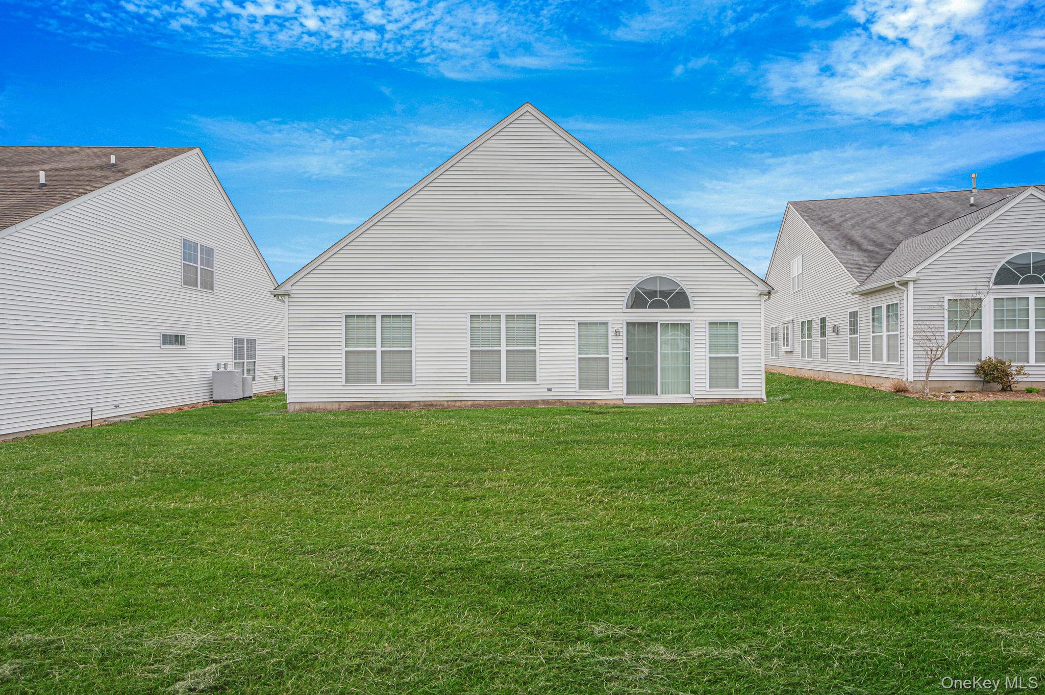 Single Family Oakhurst  Suffolk County, NY 11766, MLS-984832-6