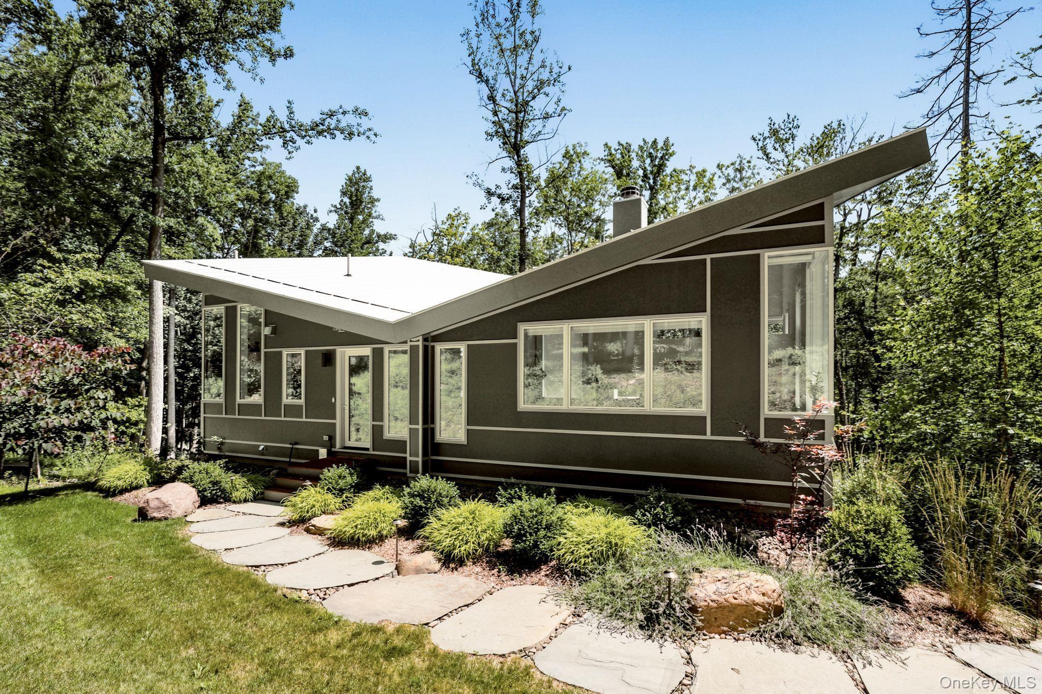 Single Family Oakwood Circle  Ulster County, NY 12484, MLS-984923-2