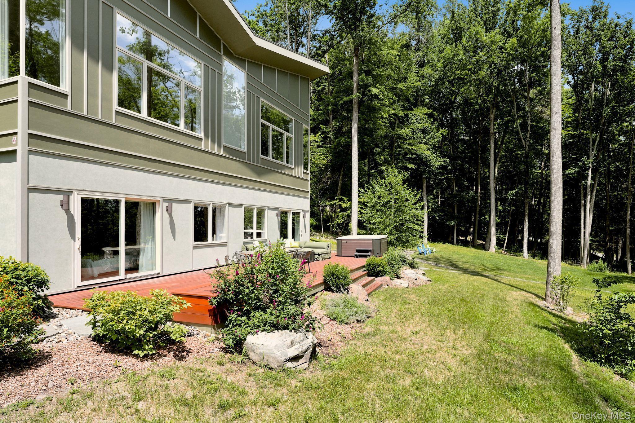 Single Family Oakwood Circle  Ulster County, NY 12484, MLS-984923-33