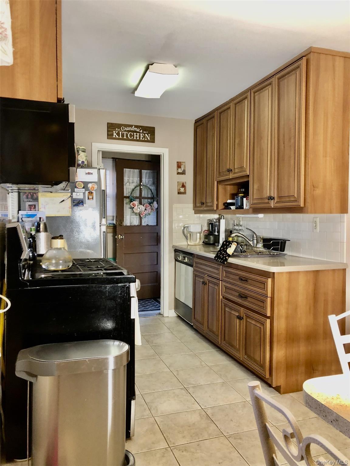 Single Family Hendrickson  Nassau County, NY 11580, MLS-984934-8