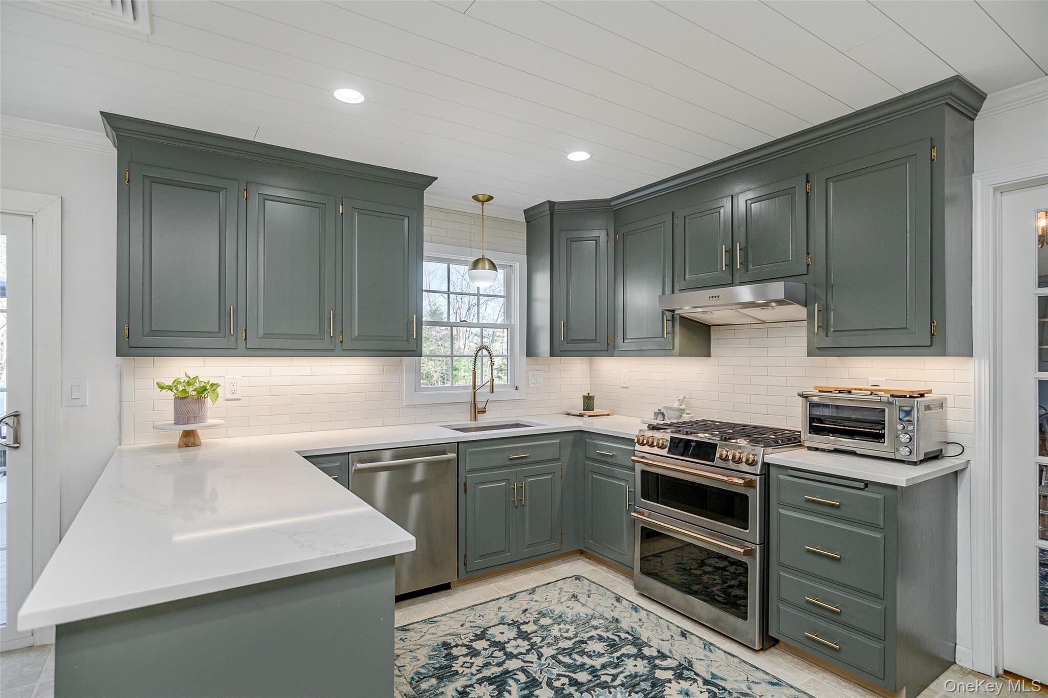 Single Family Timber Mill Connecticut  Out Of Area, NY 06482, MLS-984962-18