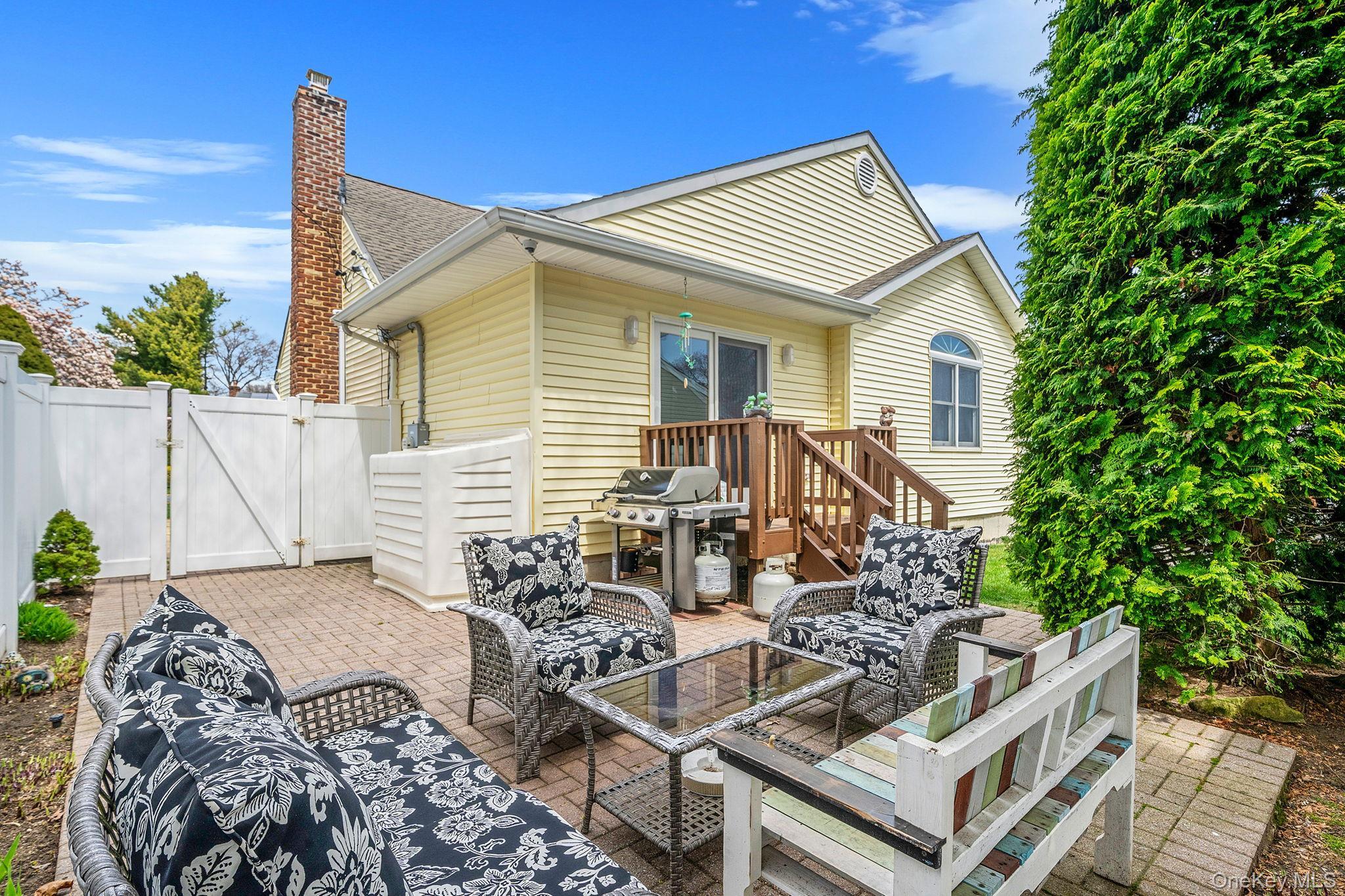 Single Family Clifton  Nassau County, NY 11793, MLS-984997-16